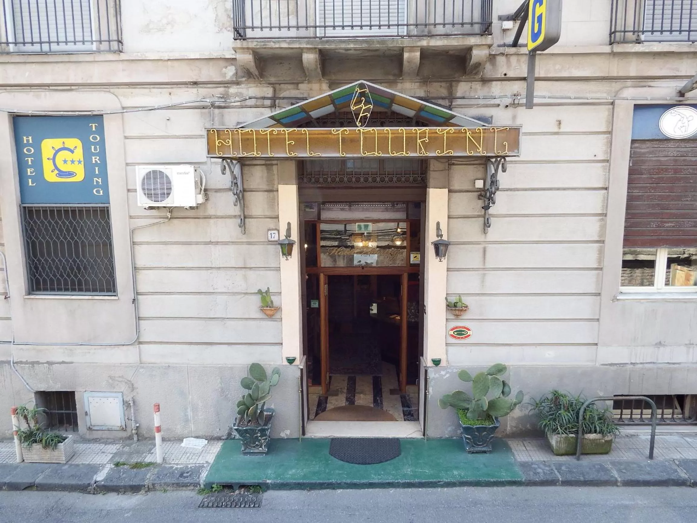 Facade/entrance in Hotel Touring