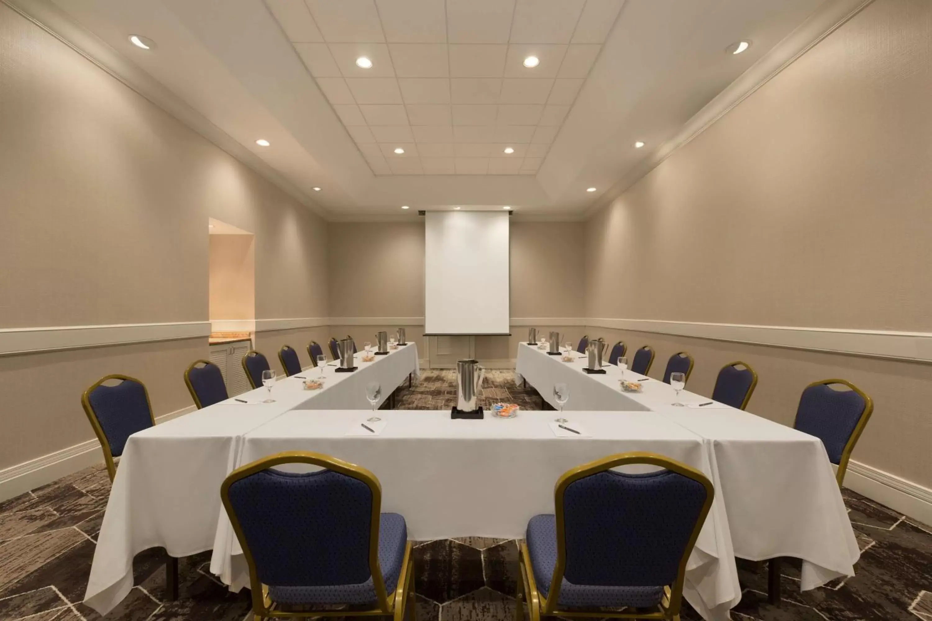 Meeting/conference room in Embassy Suites by Hilton Phoenix Downtown North