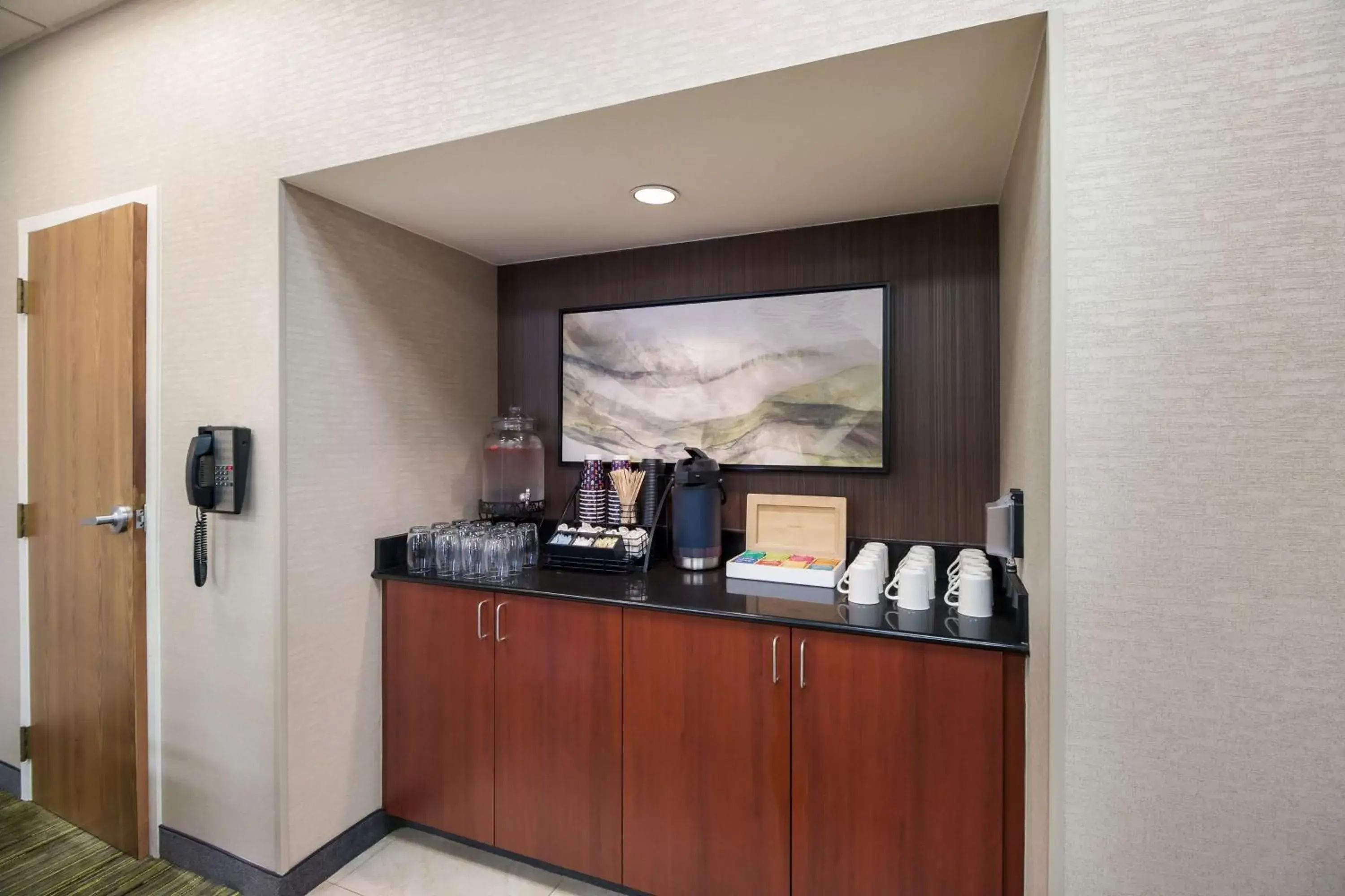 Meeting/conference room, Kitchen/Kitchenette in Sonesta Select Huntington Beach Fountain Valley