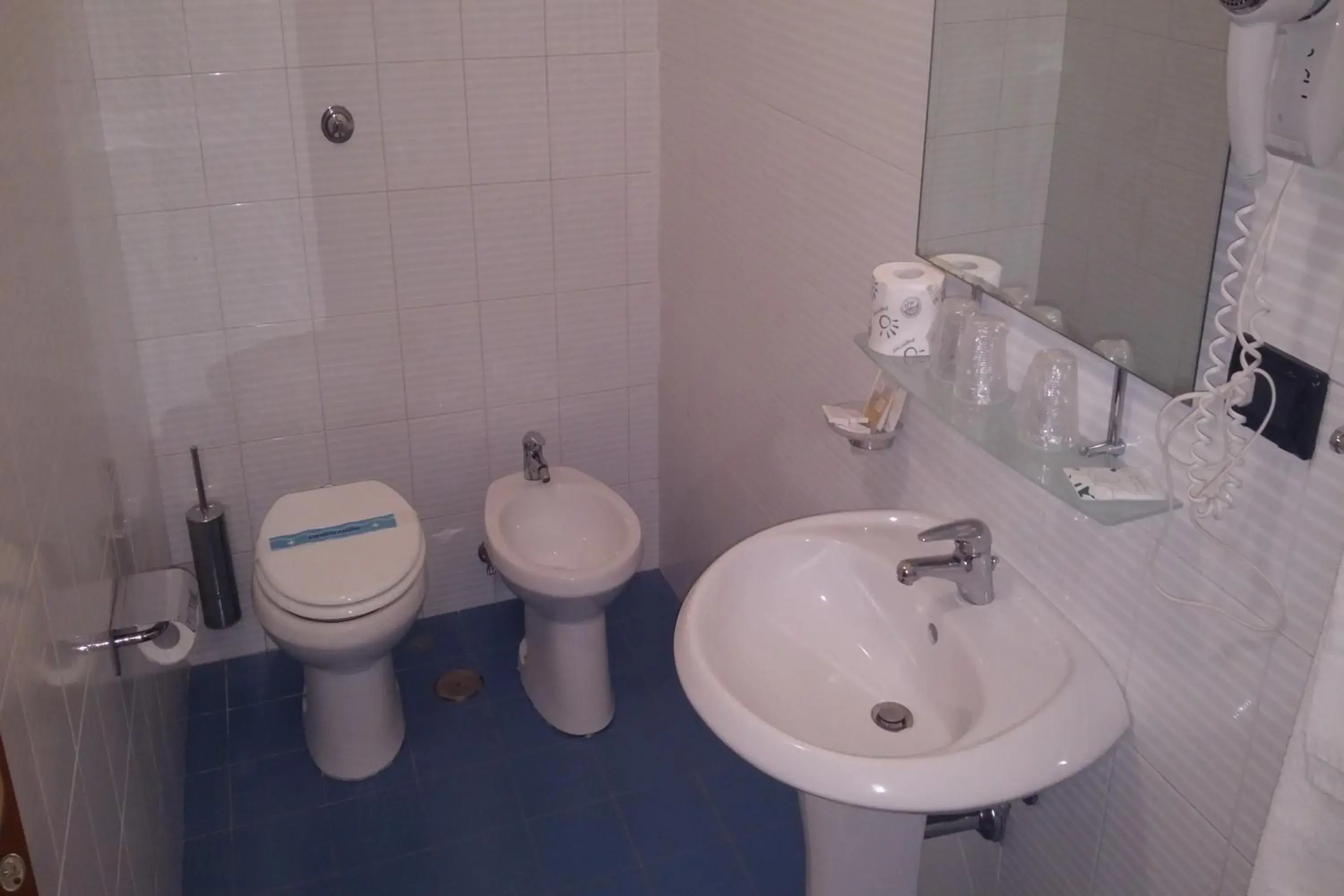 Toilet, Bathroom in Hotel La Casa Del Pellegrino
