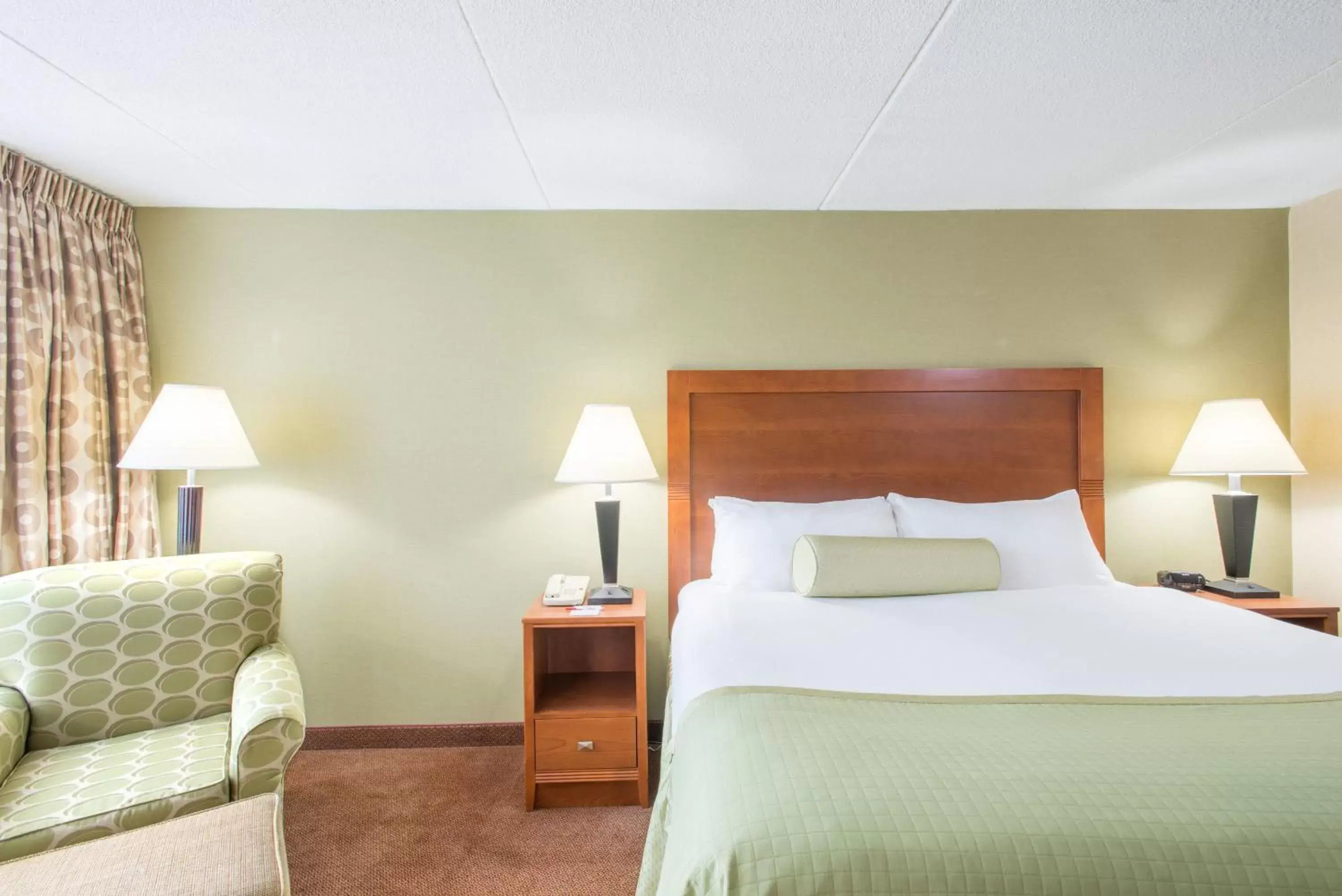 Bed in Ramada by Wyndham Ellsworth - Bar Harbor