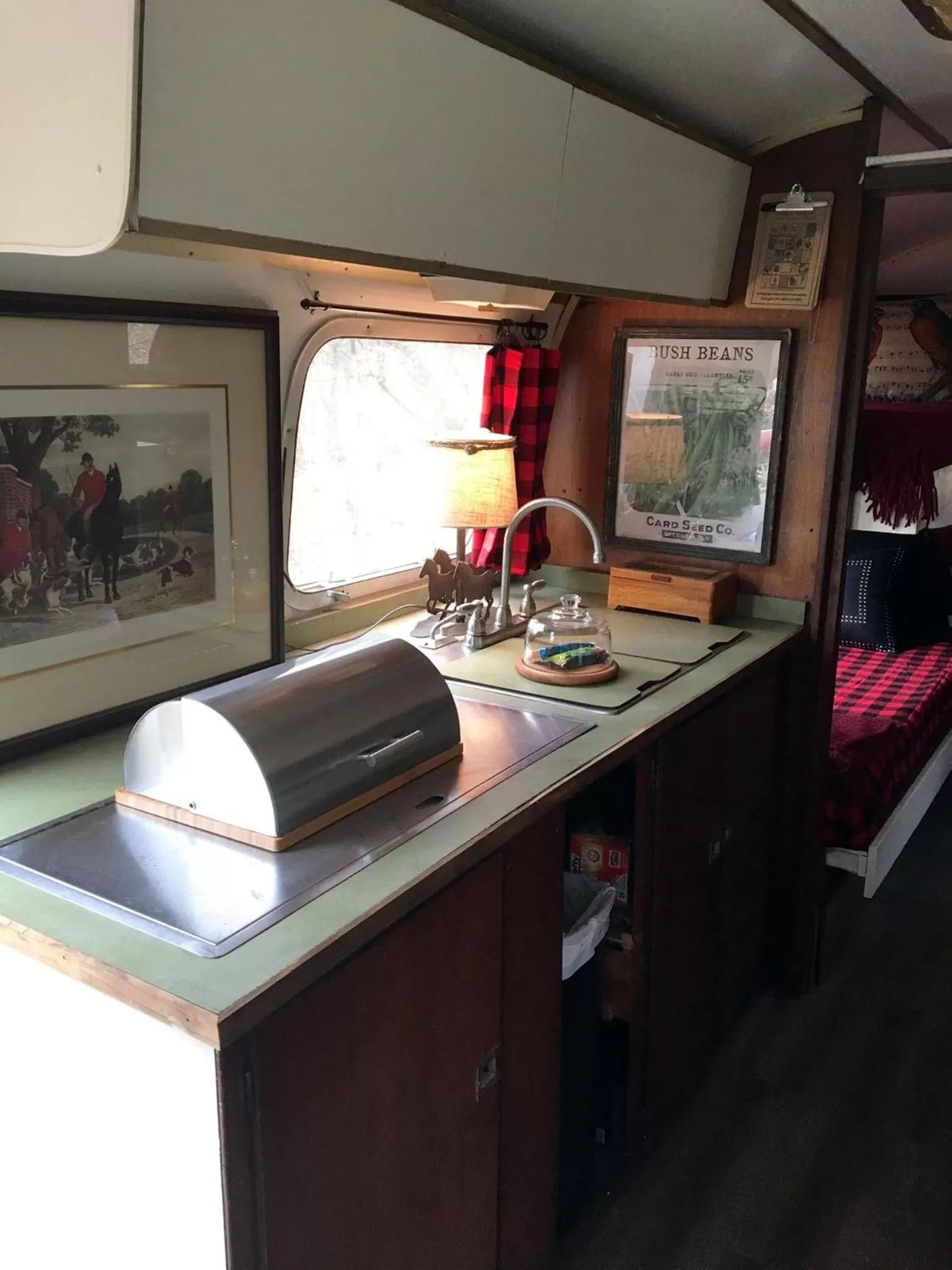 Kitchen or kitchenette in Country Woods Inn