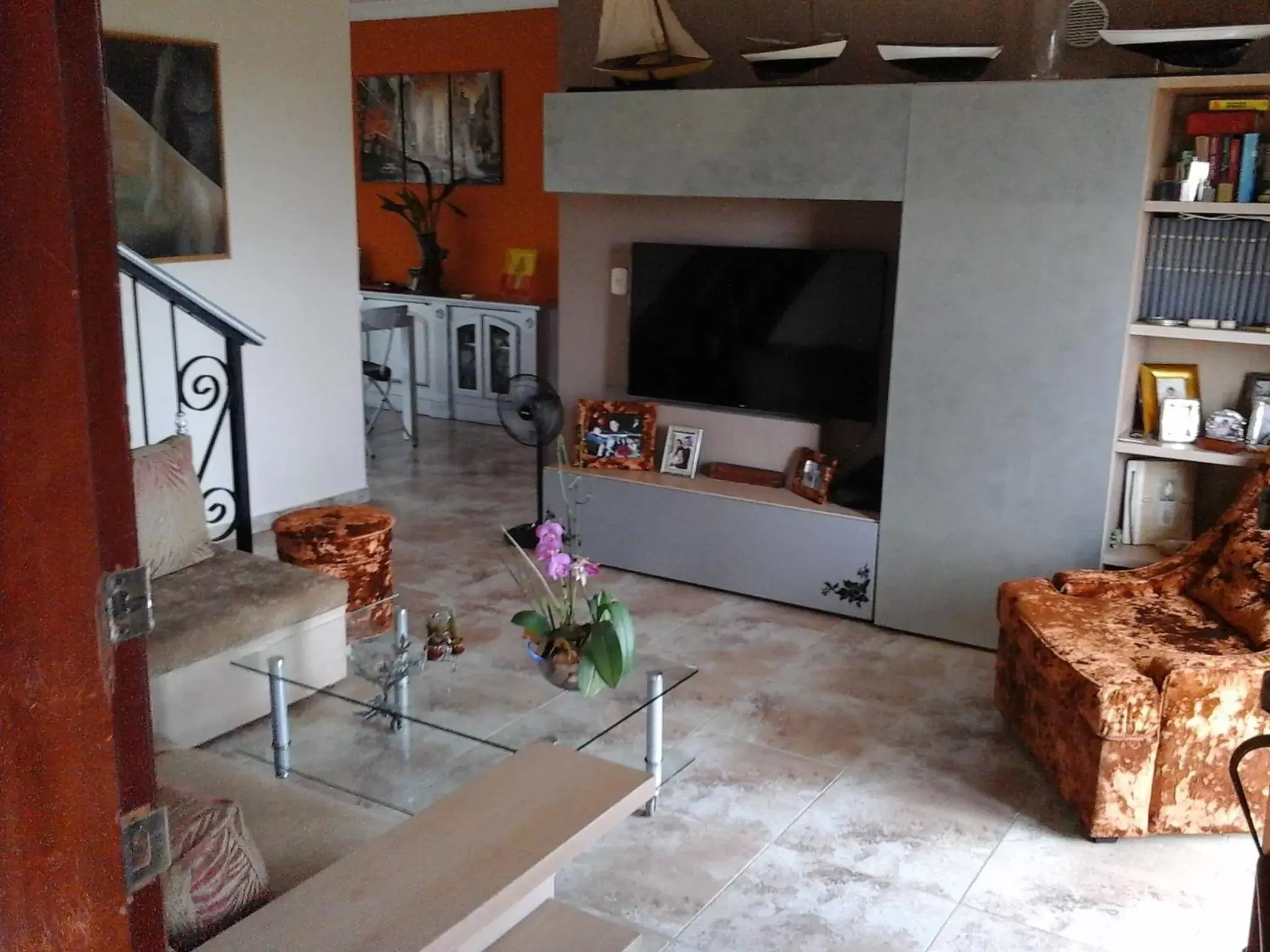 Communal lounge/ TV room, TV/Entertainment Center in Nely y Pietro share apartment