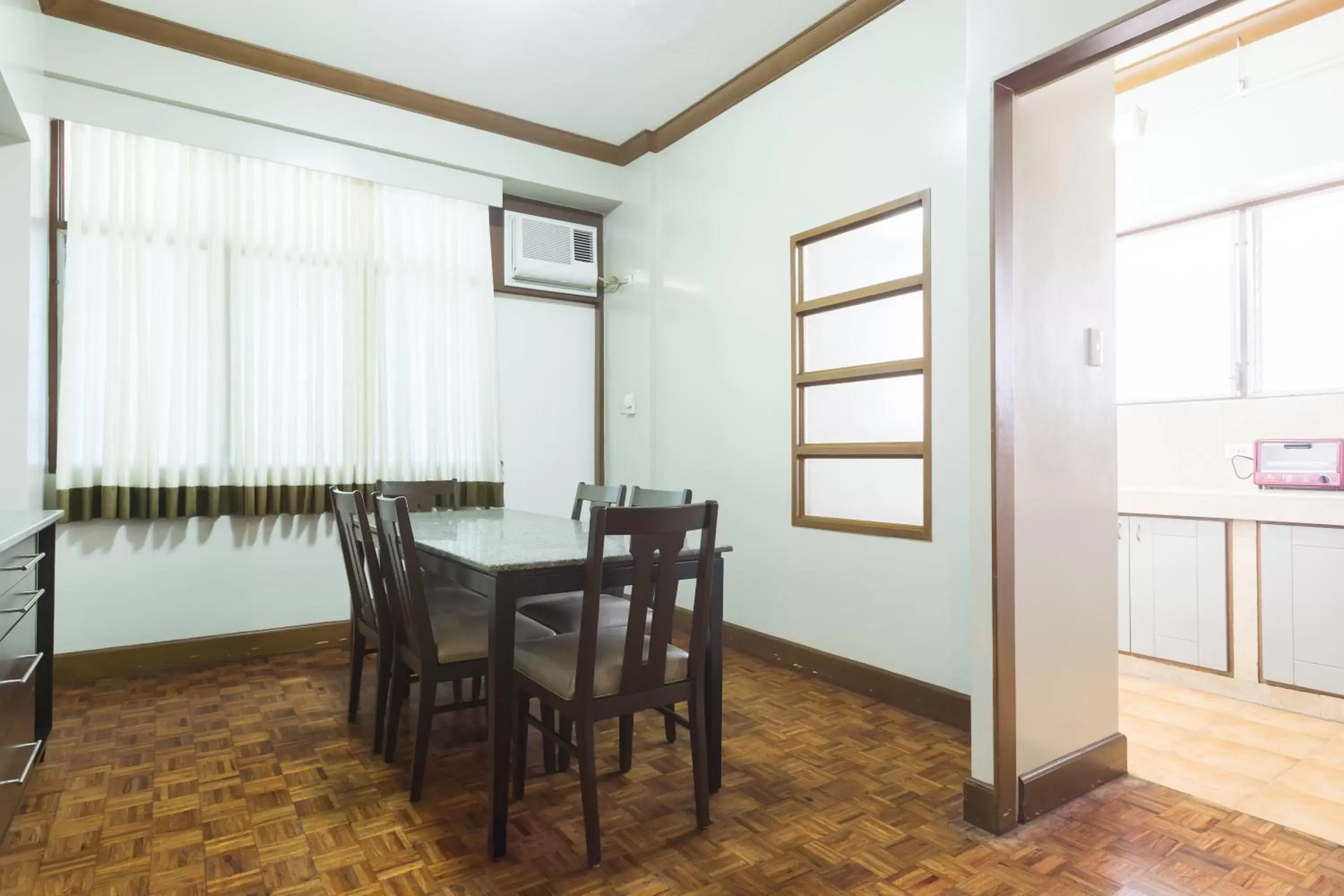 Dining Area in Tropicana Suites