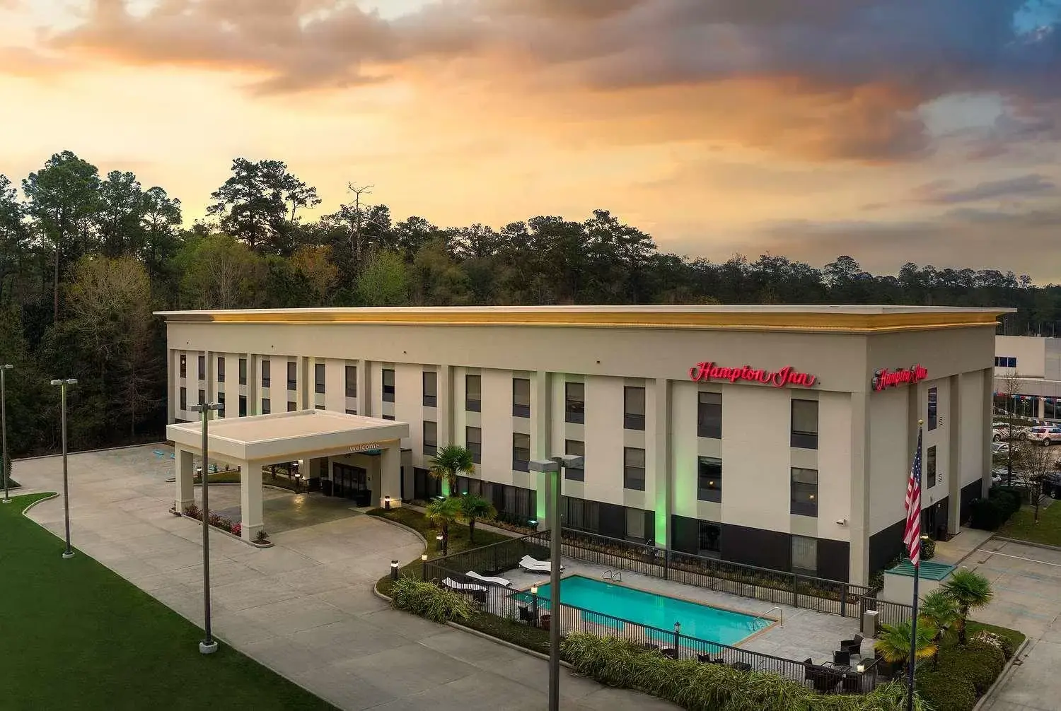 Property building, Pool View in Hampton Inn Covington/Mandeville