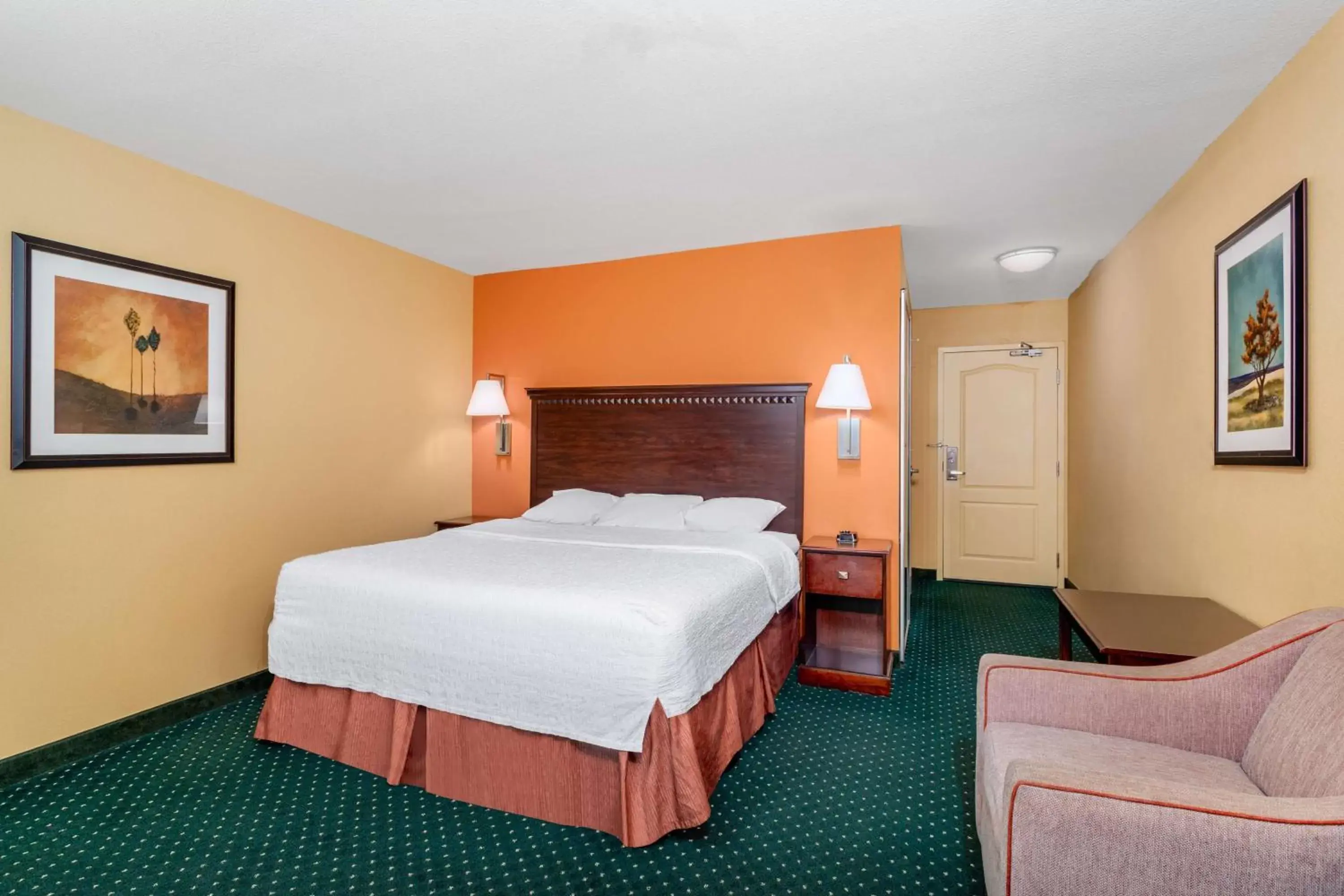 Bed in Hampton Inn & Suites Sacramento-Elk Grove Laguna I-5