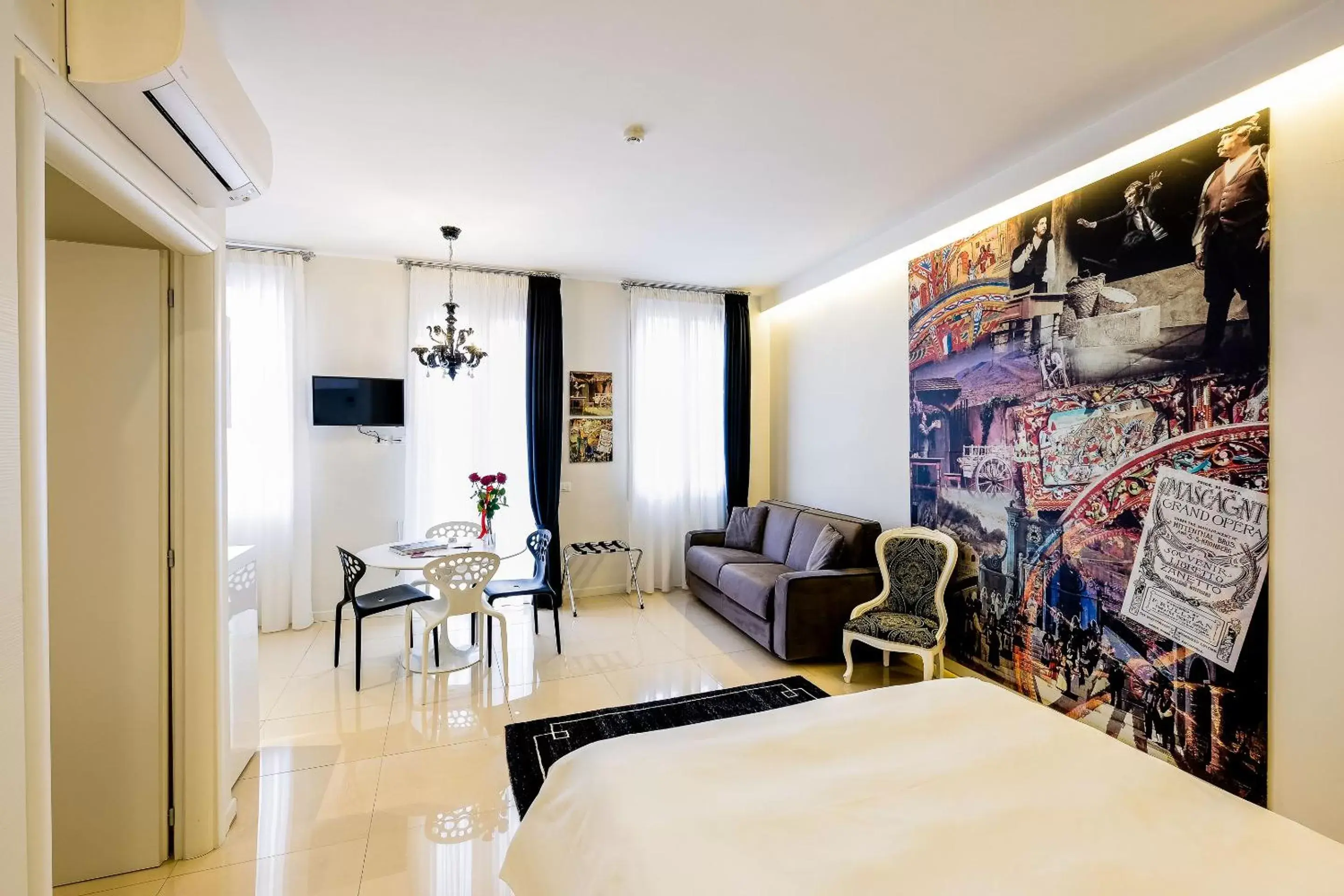 Photo of the whole room, Seating Area in Opera Relais De Charme - Aparthotel