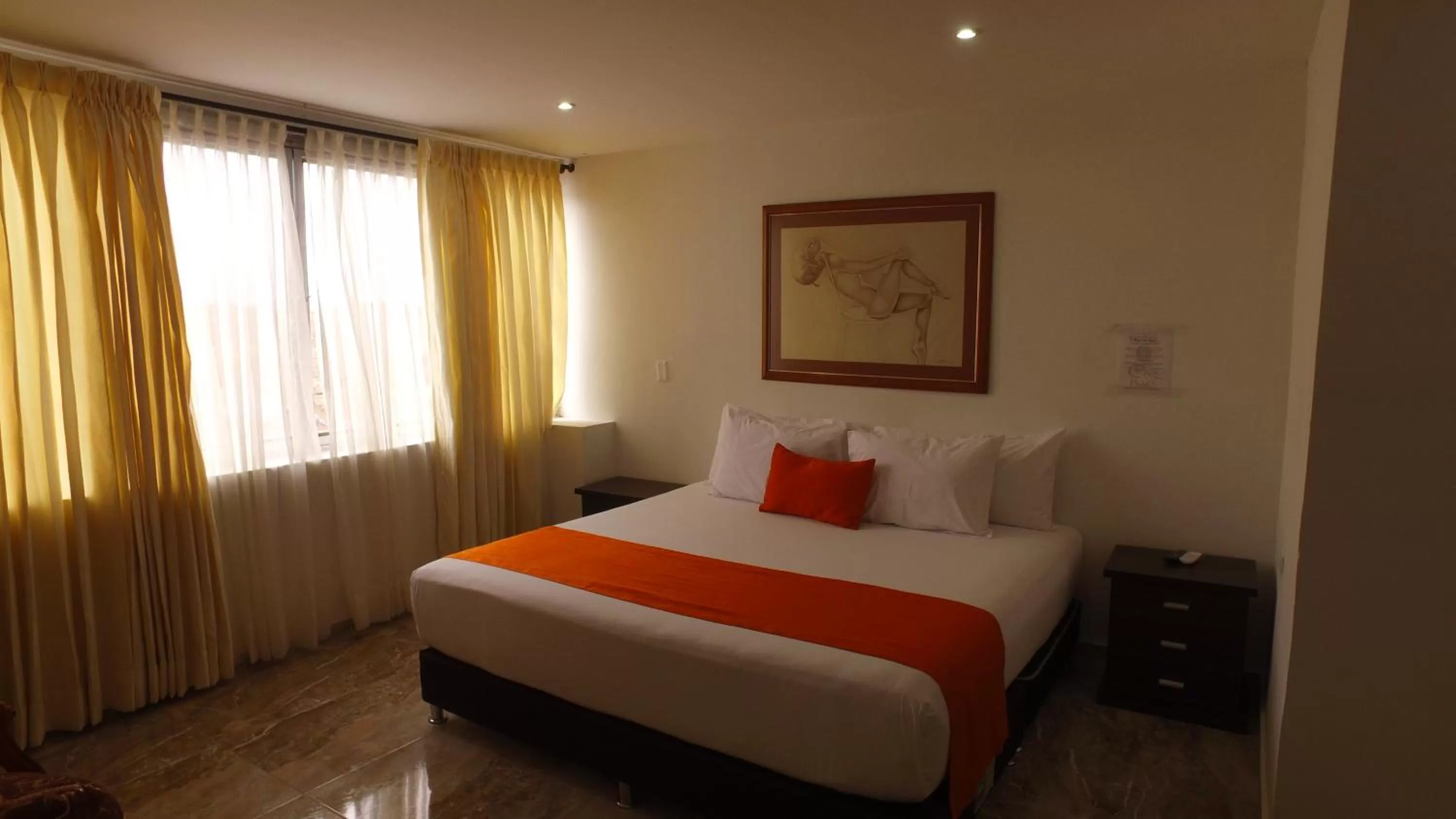 Bed in Hotel Cafe Plaza