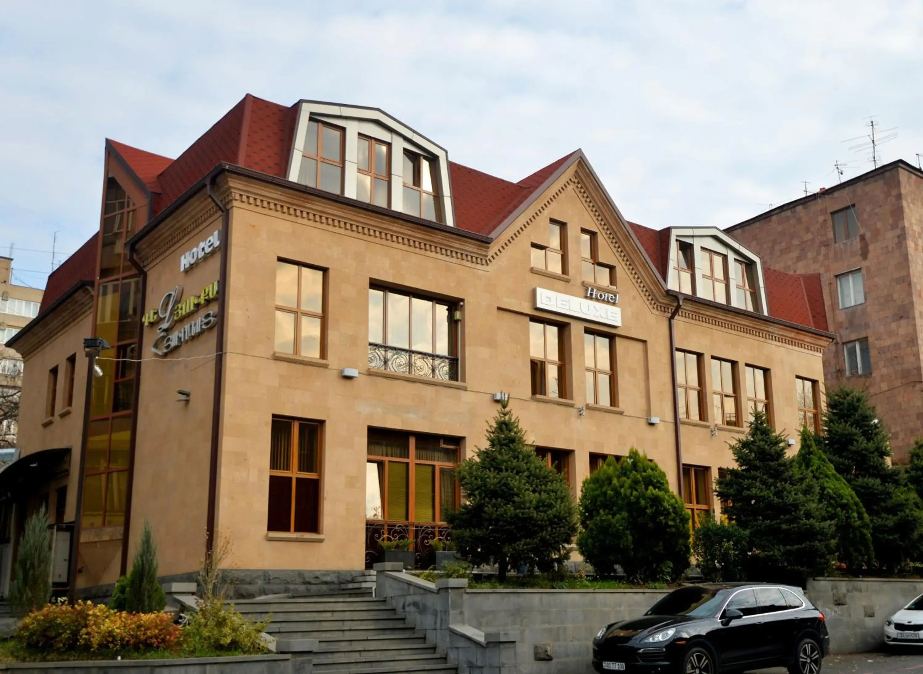 Facade/entrance, Property Building in Yerevan Deluxe Hotel