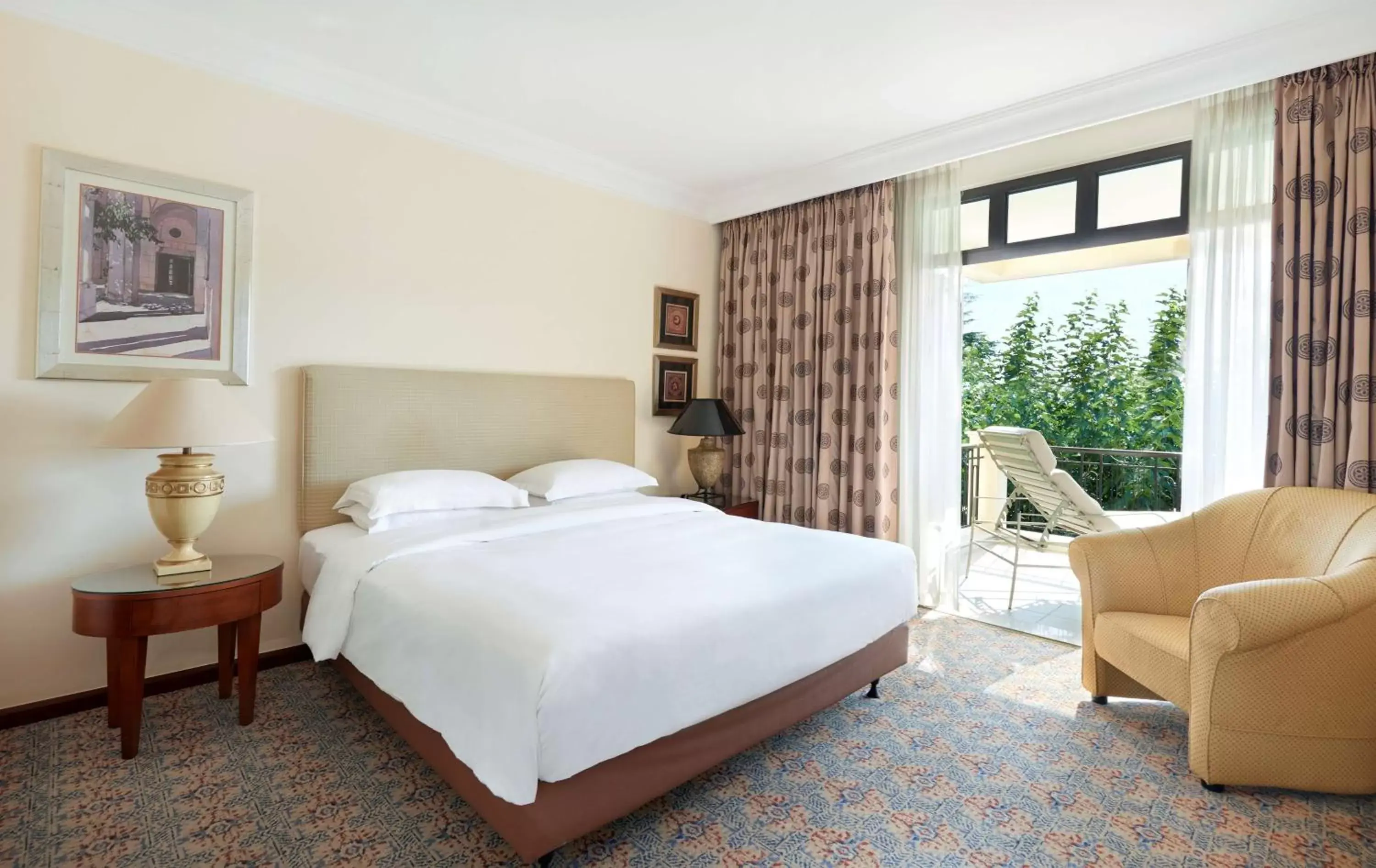 Photo of the whole room, Bed in Hyatt Regency Thessaloniki