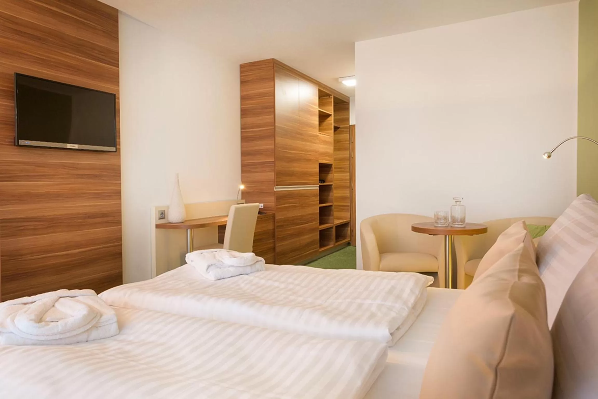 Bedroom, Bed in Kurhotel Pyramide Sibyllenbad