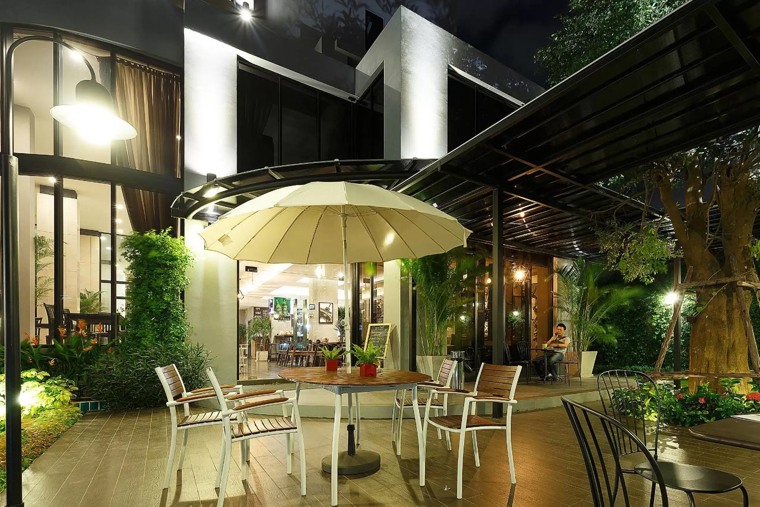 Property building, Restaurant/Places to Eat in Green Point Residence Hotel