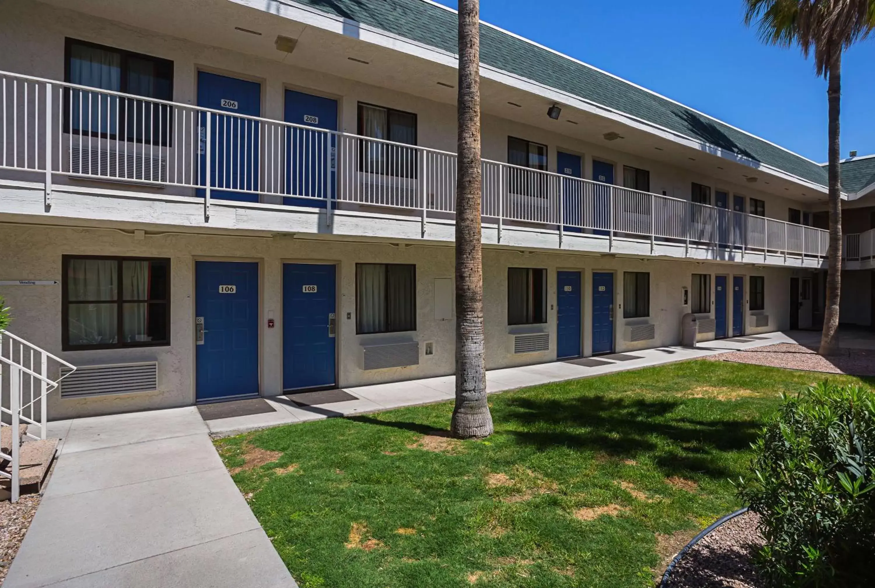 Property Building in Motel 6-Yuma, AZ - East