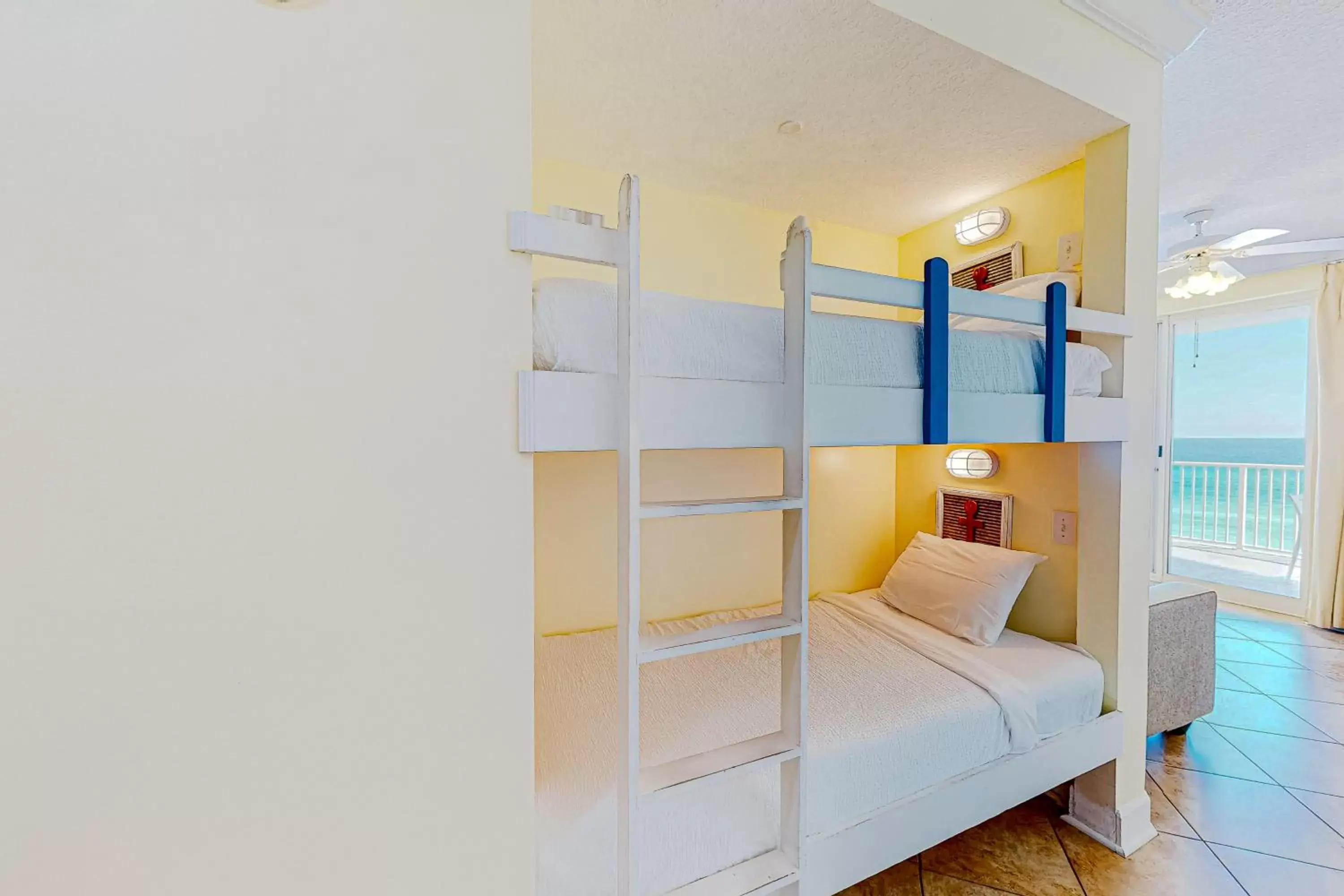 Bunk Bed in Twin Palms 603