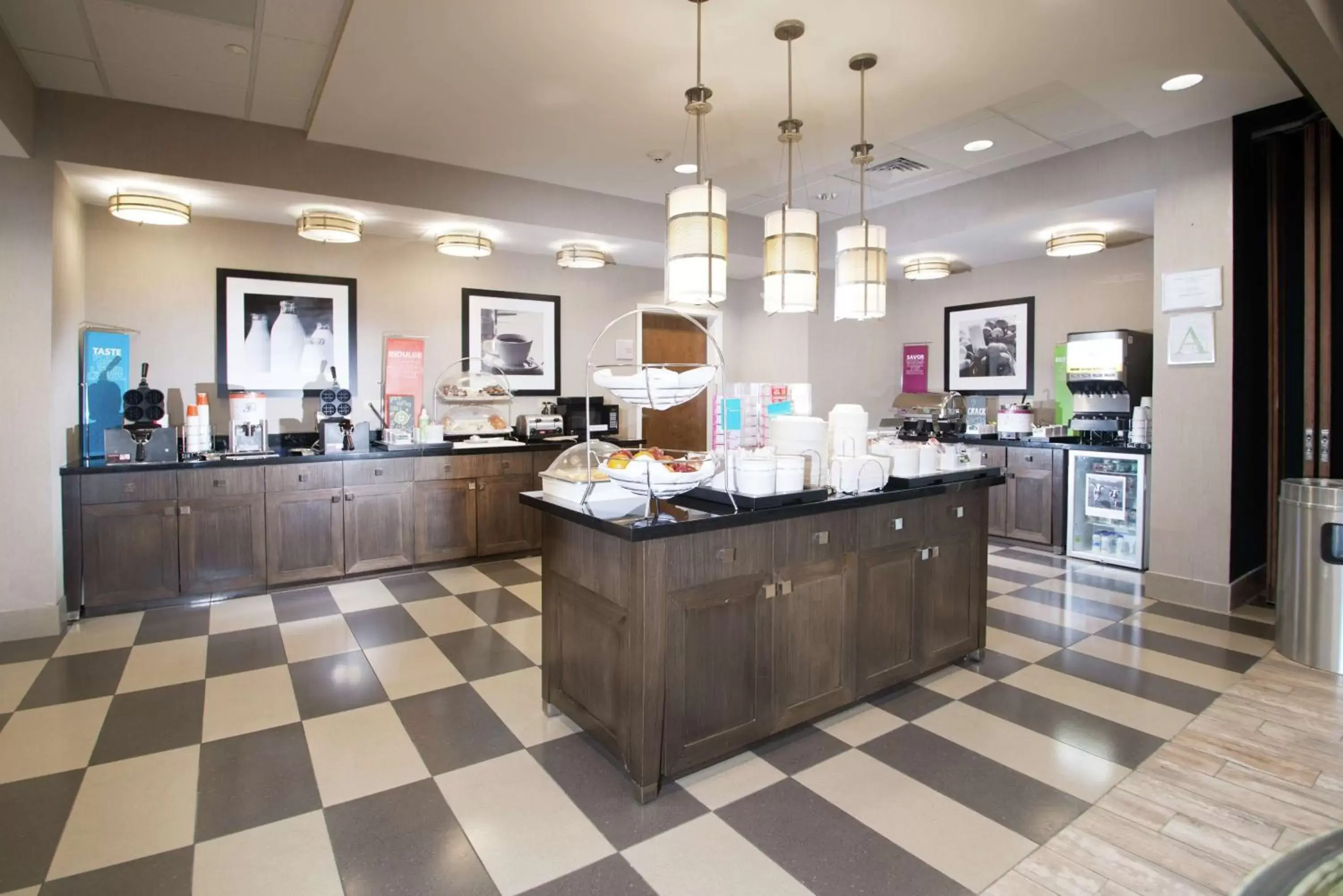 Dining area in Hampton Inn Hernando, MS