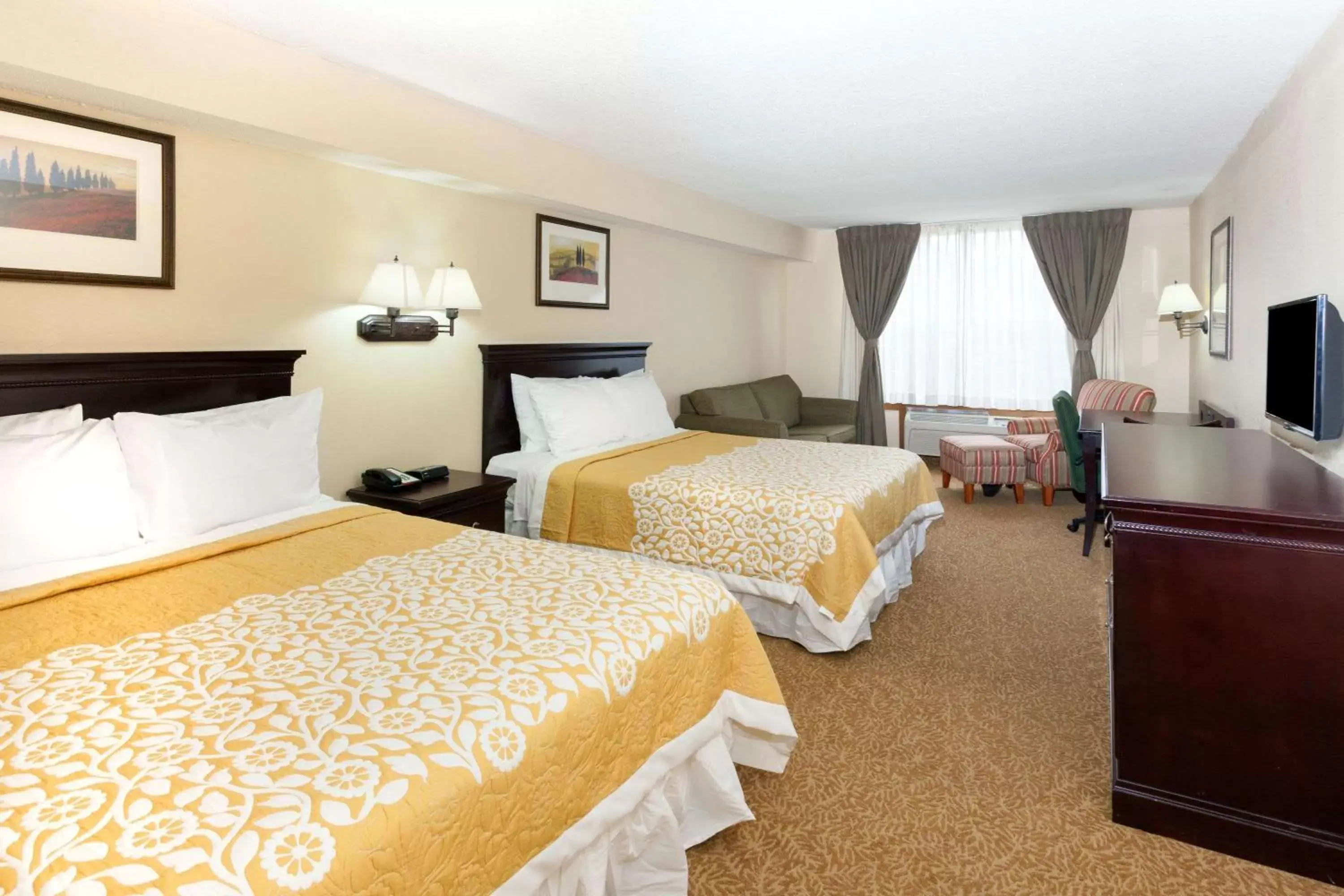 Photo of the whole room, Bed in Days Inn & Suites by Wyndham Tucker/Northlake