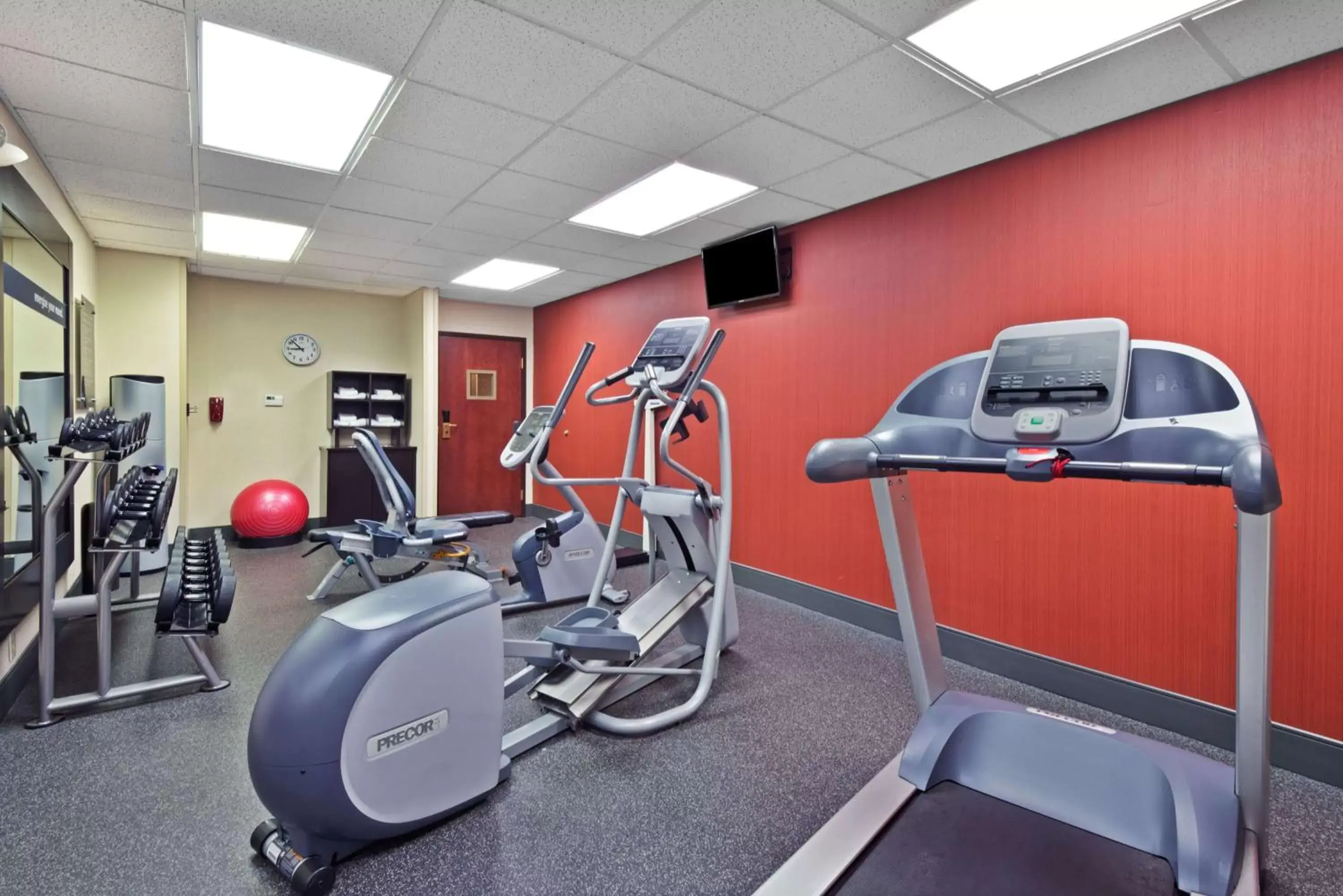 Fitness centre/facilities, Fitness Center/Facilities in Hampton Inn Winfield Teays Valley