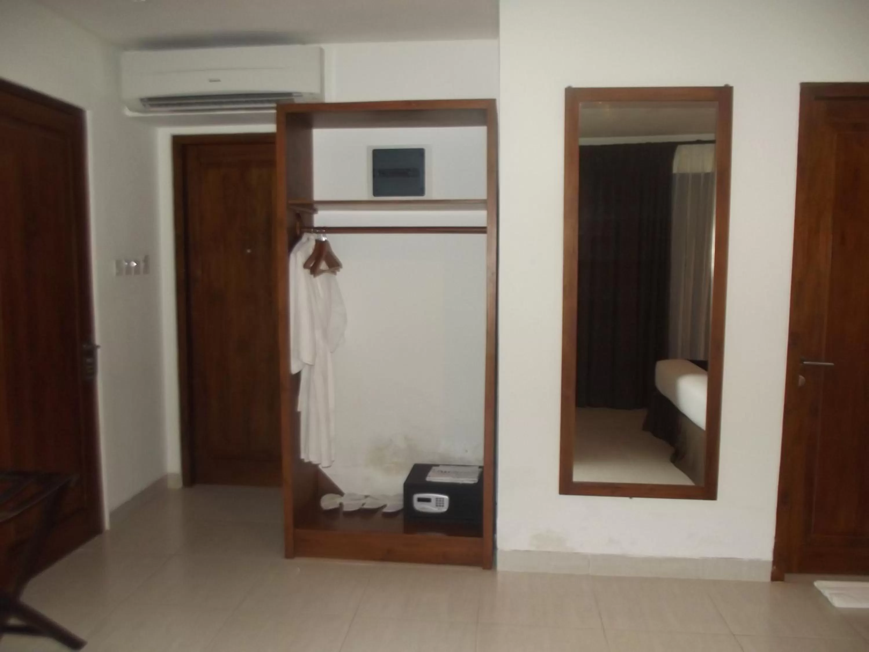 Bedroom, Bed in Luwansa Beach Hotel