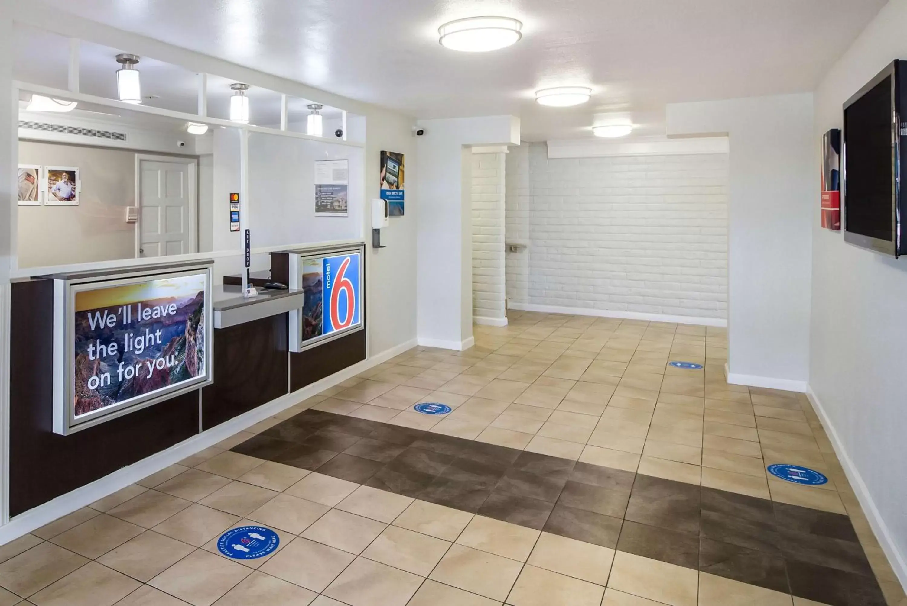 Lobby or reception in Studio 6 Baytown, Tx - Garth Road Lobby or reception in Studio 6 Baytown, Tx - Garth Road