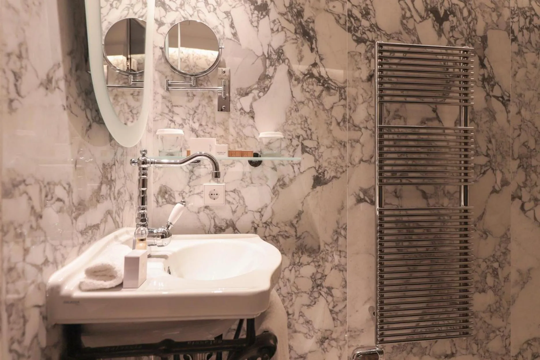 Bathroom in MYR Palacio Vallier