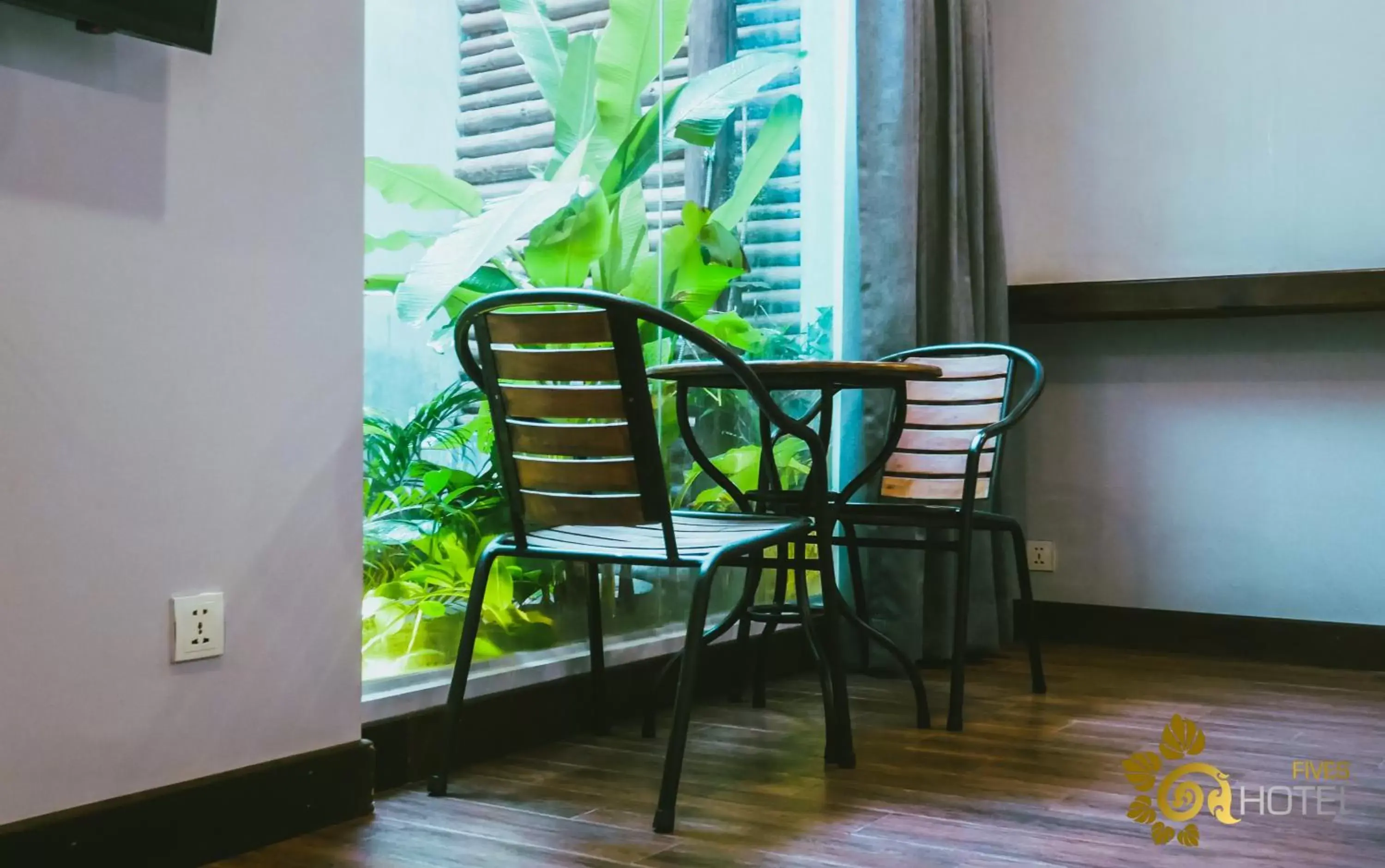 Seating area, Dining Area in Hotel Five.S