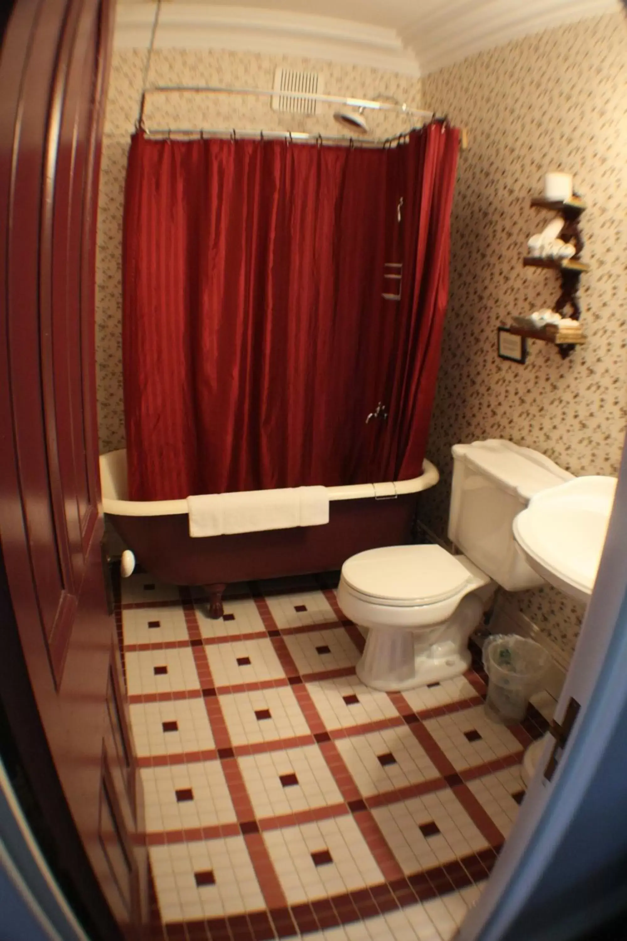 Bathroom in Homeport Historic B&B