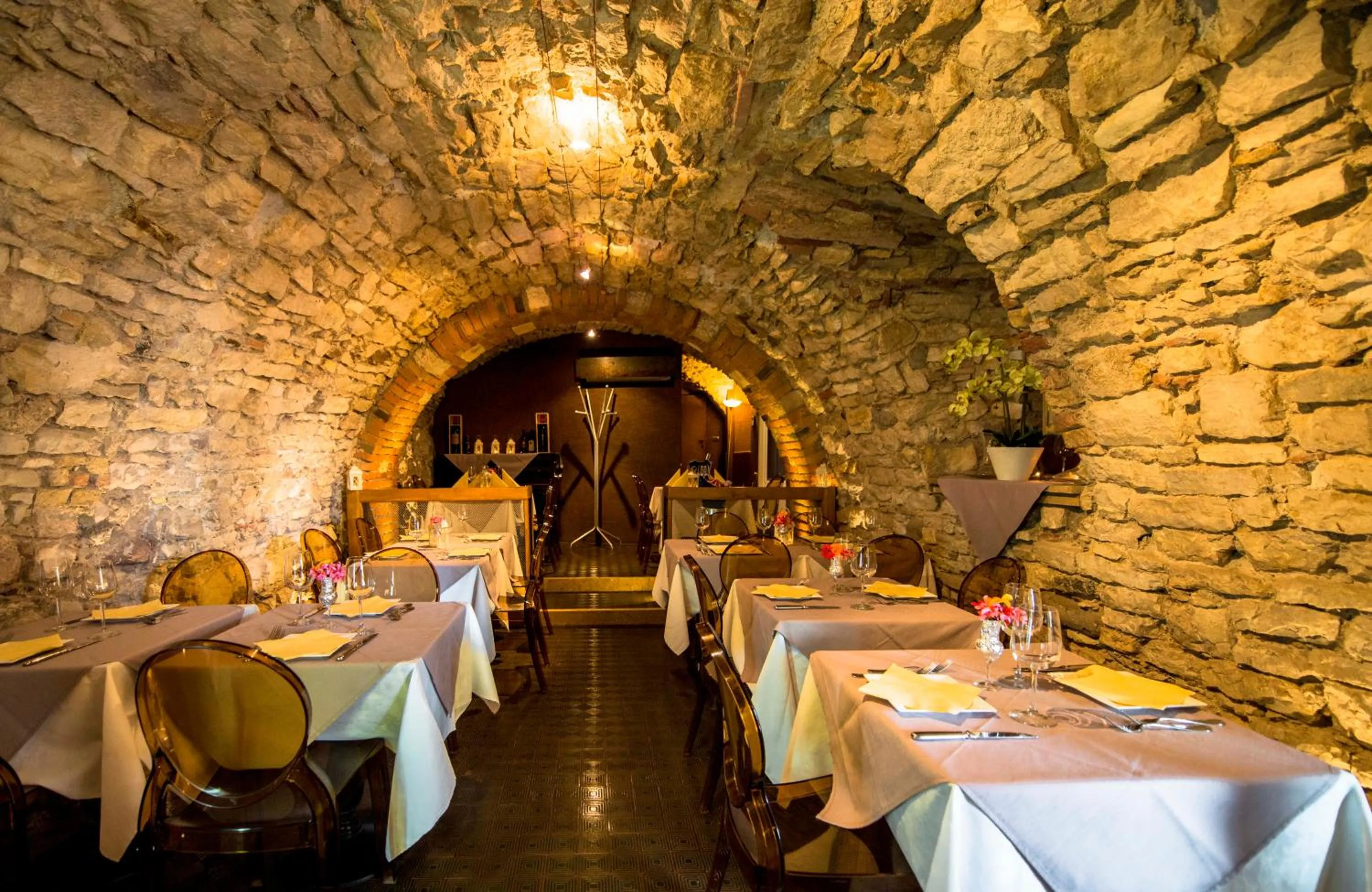 Restaurant/places to eat in Hotel Remàt