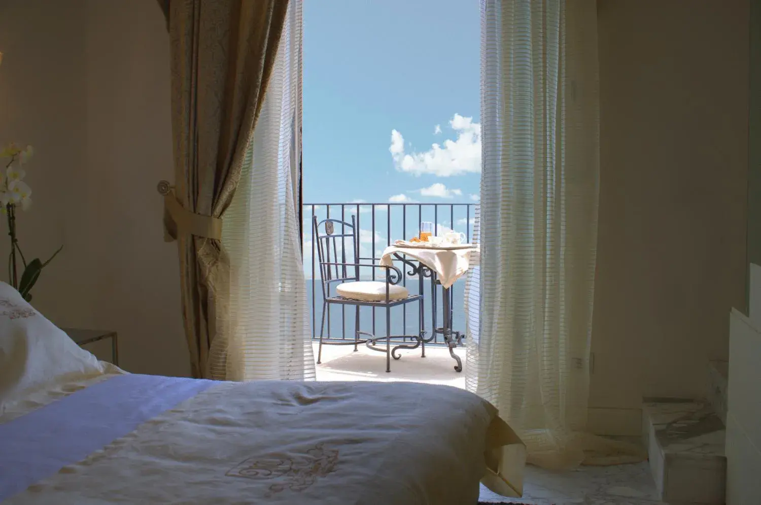 Bed in Hotel Metropole Taormina