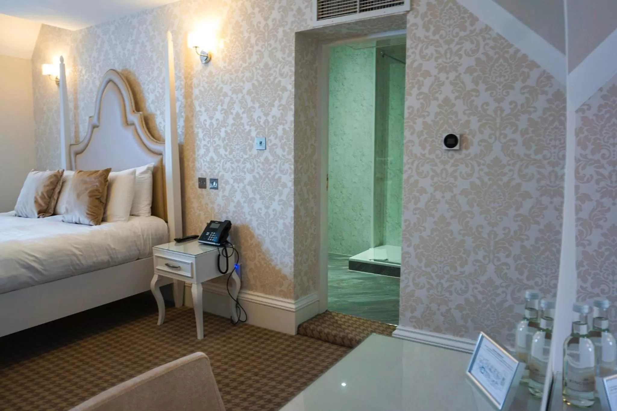 Bed, Seating Area in Wroxall Abbey Hotel