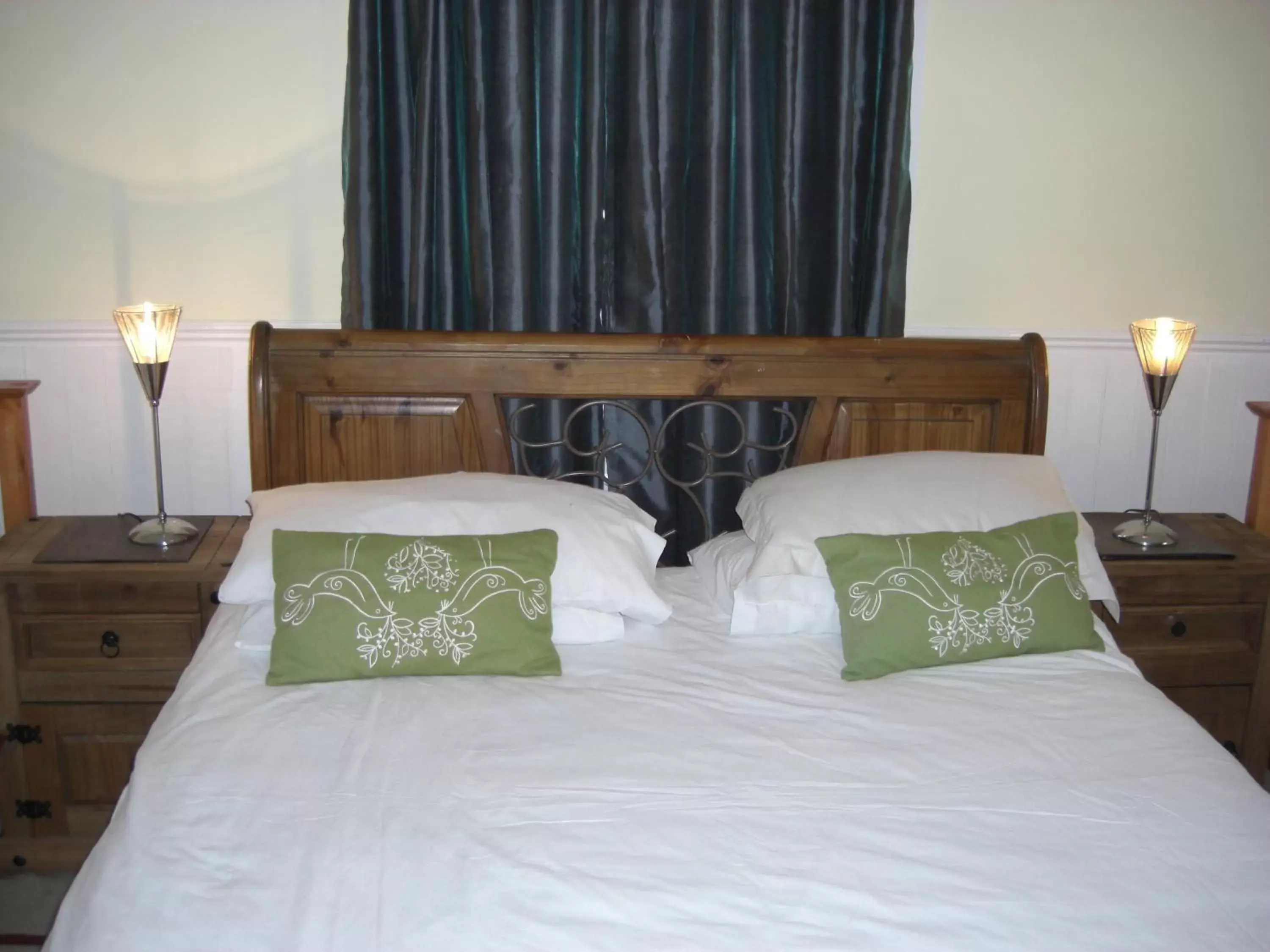 Bed in Lynebank House Hotel, Bed & Breakfast