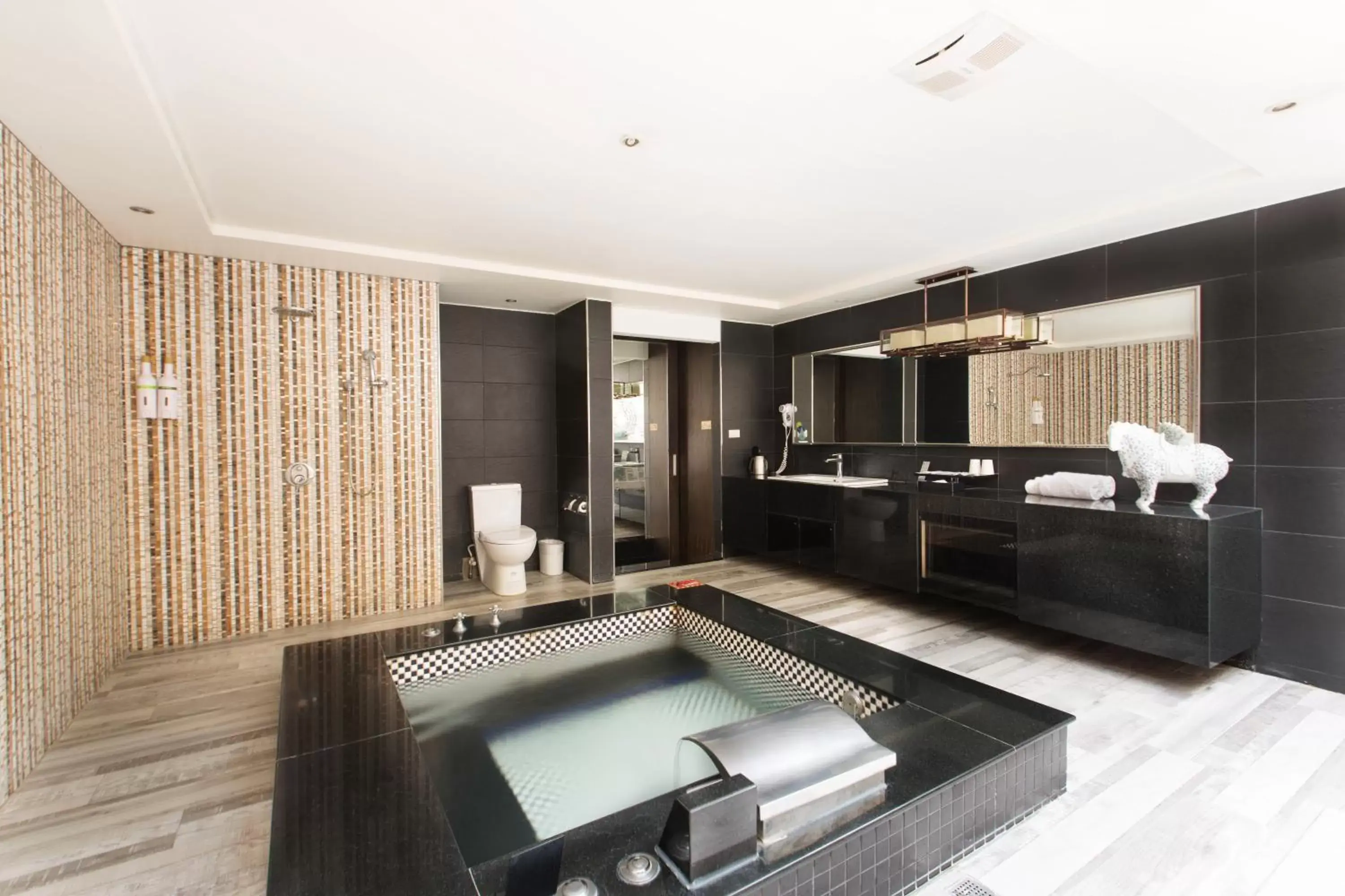 Bathroom, Seating Area in Feng Cai Motel