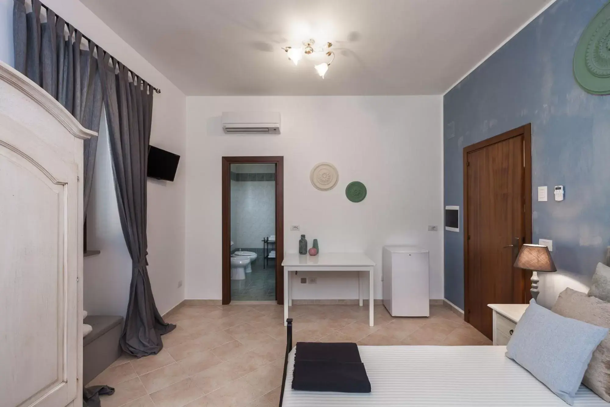 Off site, TV/Entertainment Center in Palazzo De Luca Bed & Breakfast