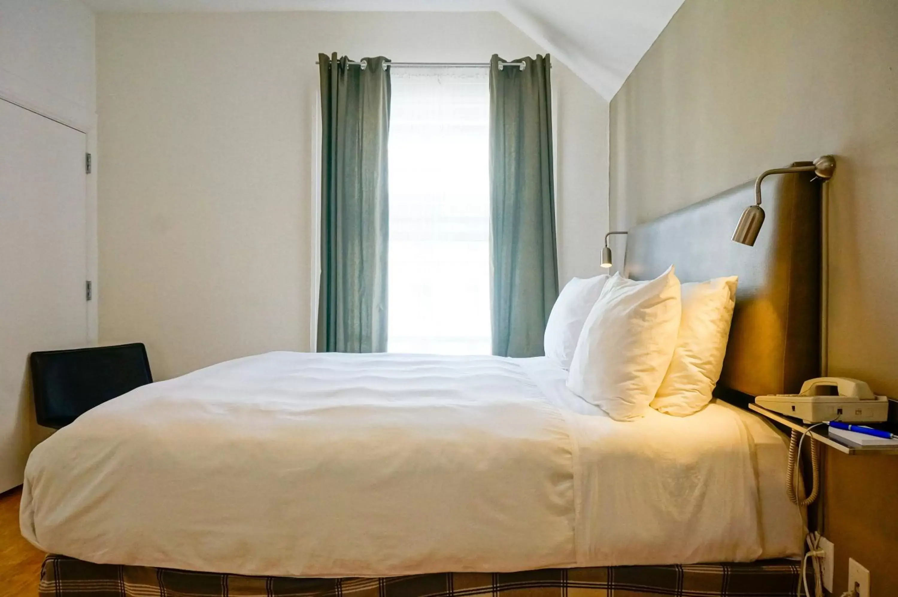 Bed, Room Photo in Herbert Hotel