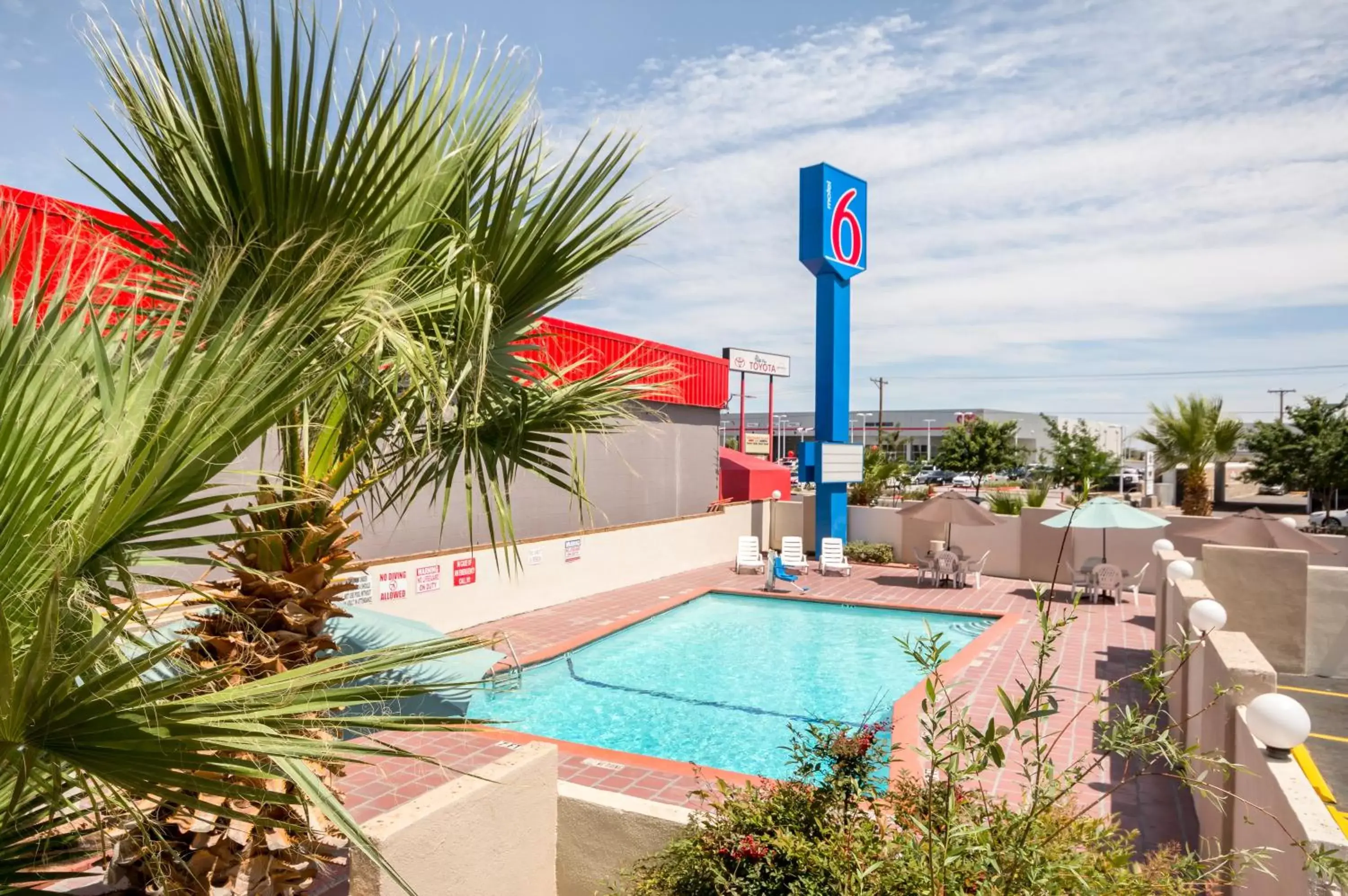 Swimming pool, Pool View in Motel 6-El Paso, TX - Airport - Fort Bliss