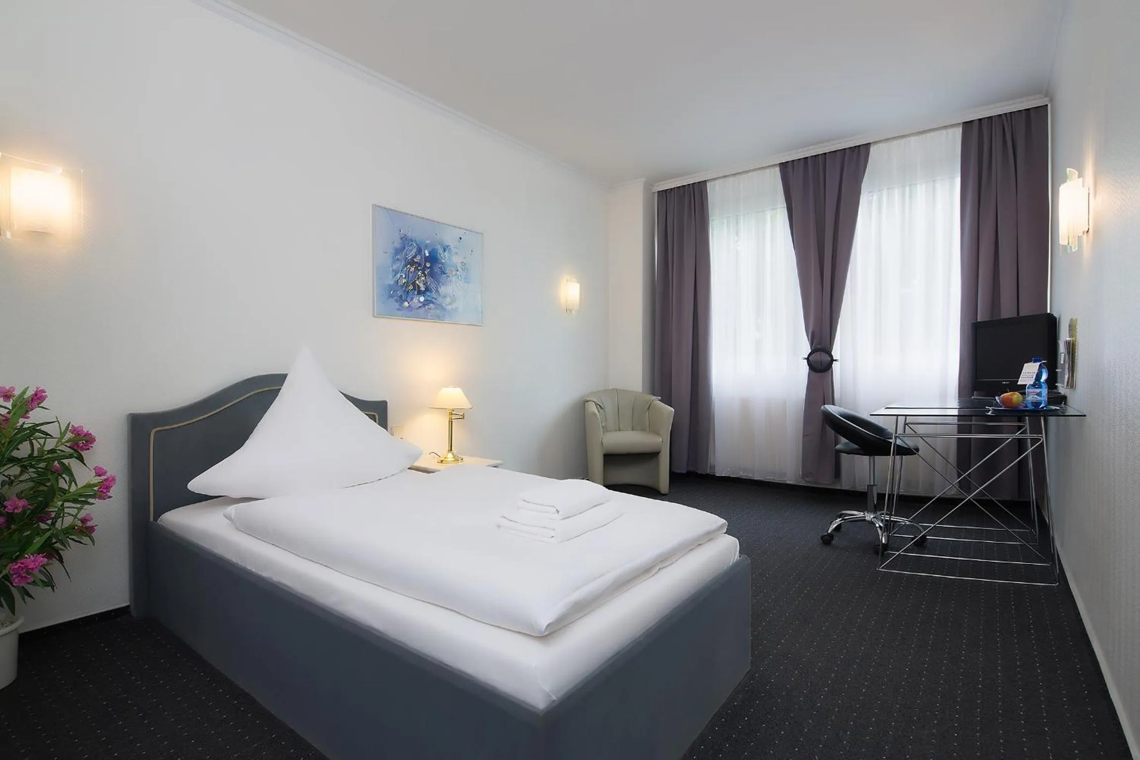Photo of the whole room, Bed in Hotel Berliner Bär
