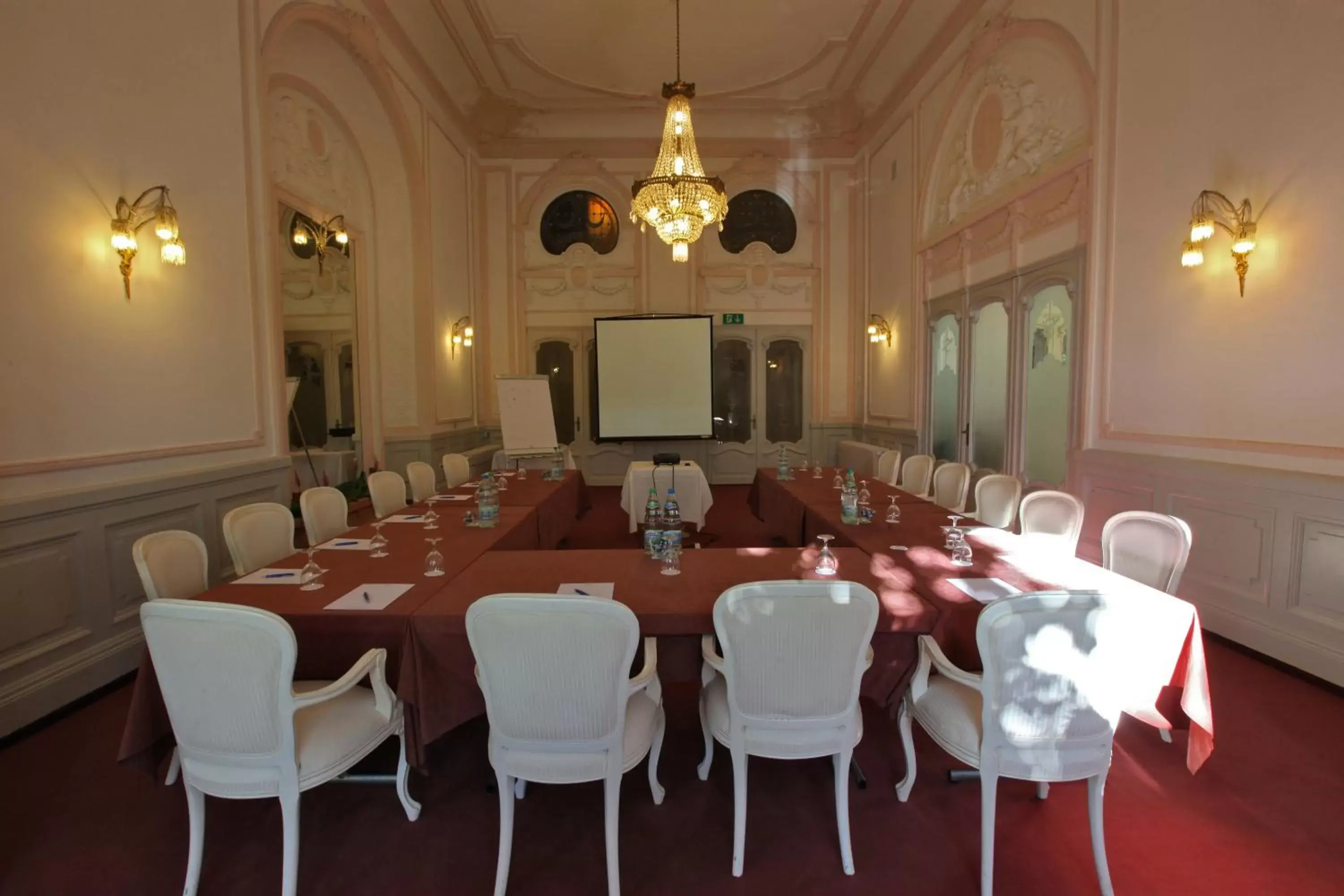 Business facilities in Hôtel du Grand Lac Excelsior