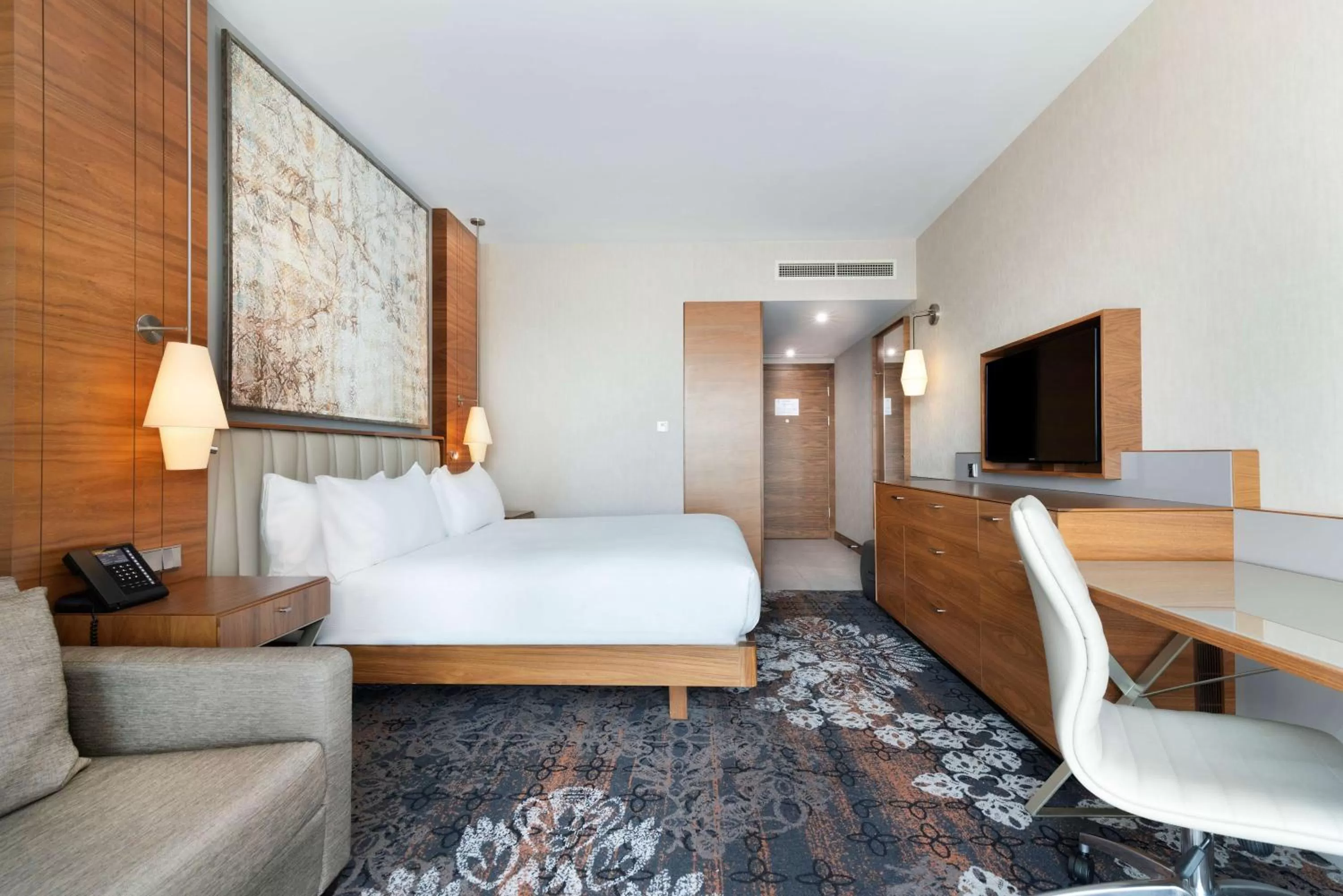 Bed in DoubleTree by Hilton Krakow Hotel & Convention Center