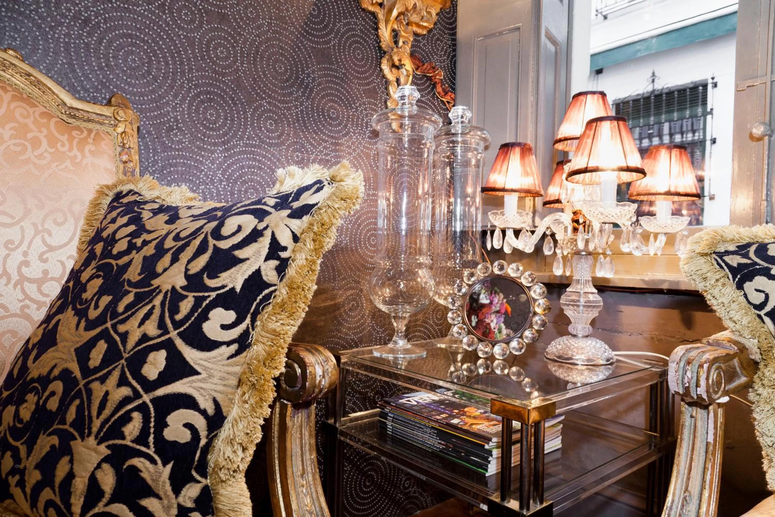 Decorative detail in Hotel Diamonds and Pearls