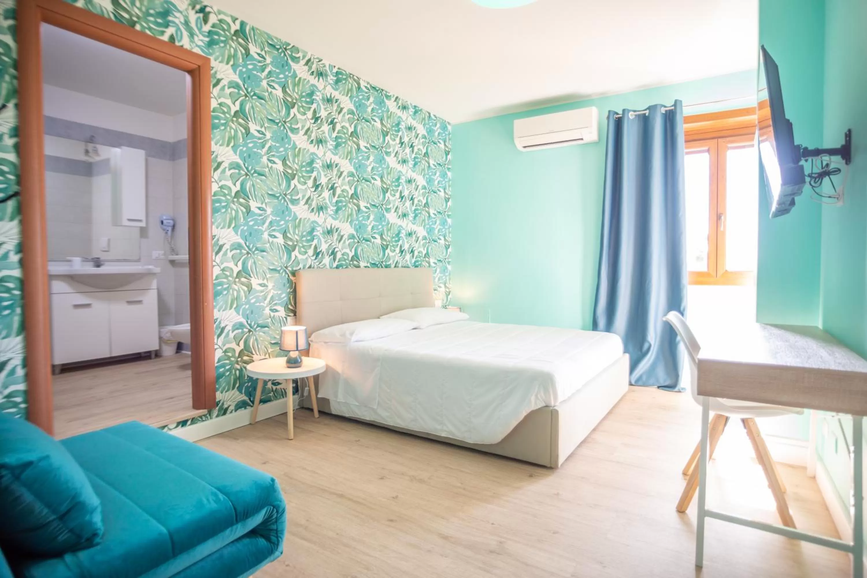 Bed in Casa flowers 2