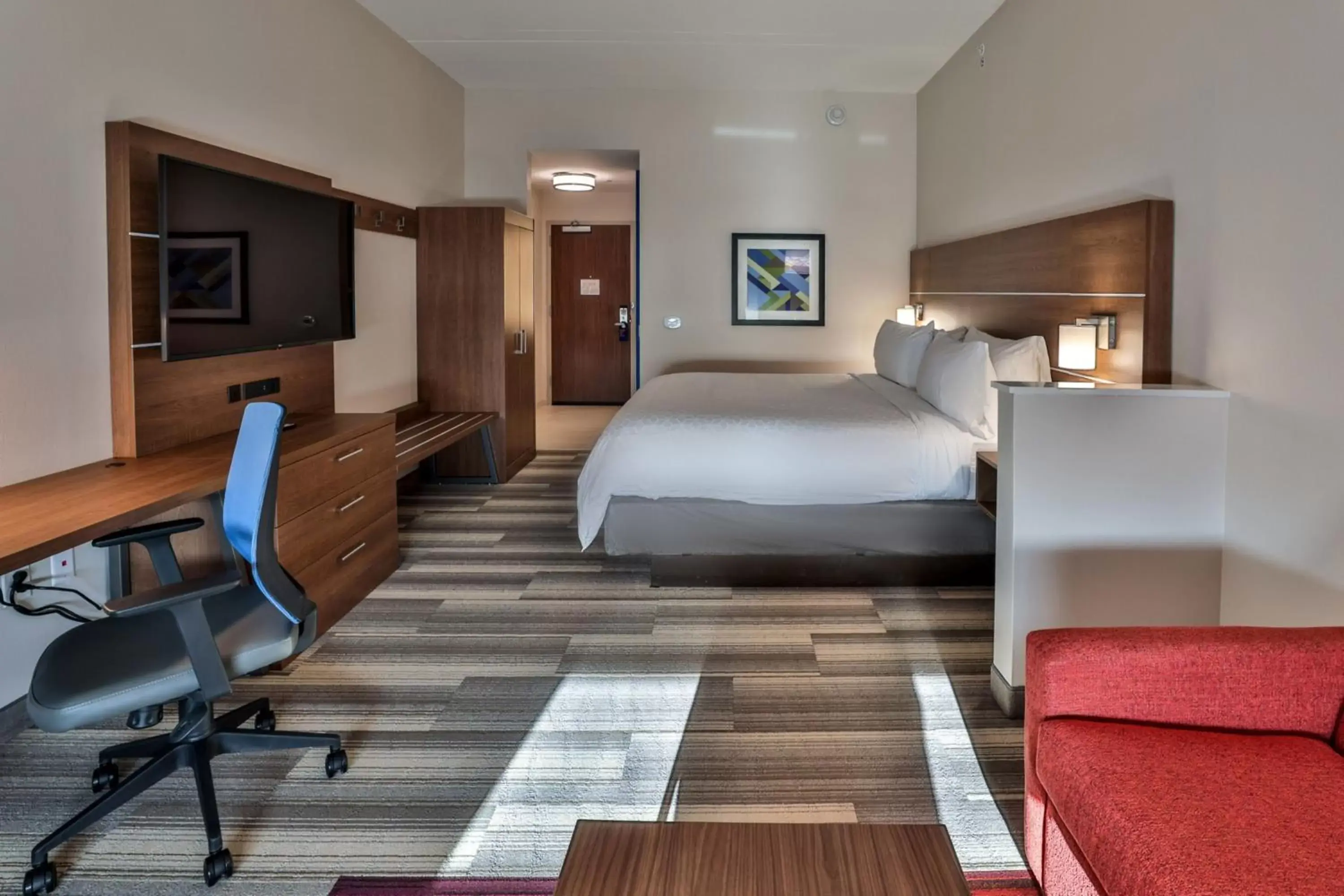 Bedroom, Bed in Holiday Inn Express & Suites - Nashville MetroCenter Downtown, an IHG Hotel