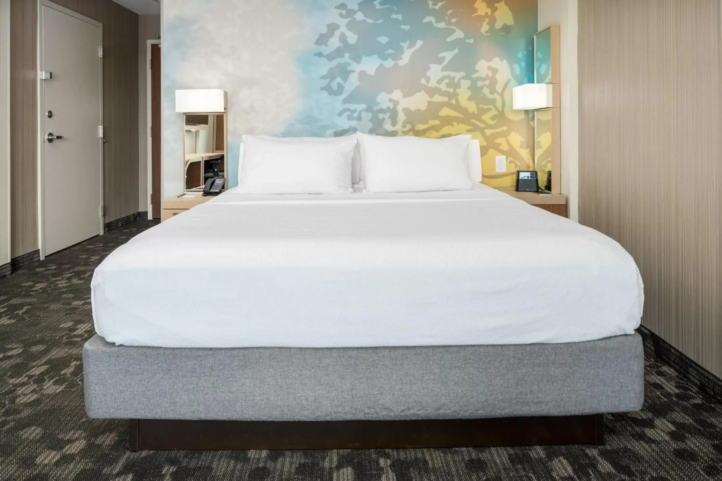 Photo of the whole room, Bed in Courtyard by Marriott Houston Northeast