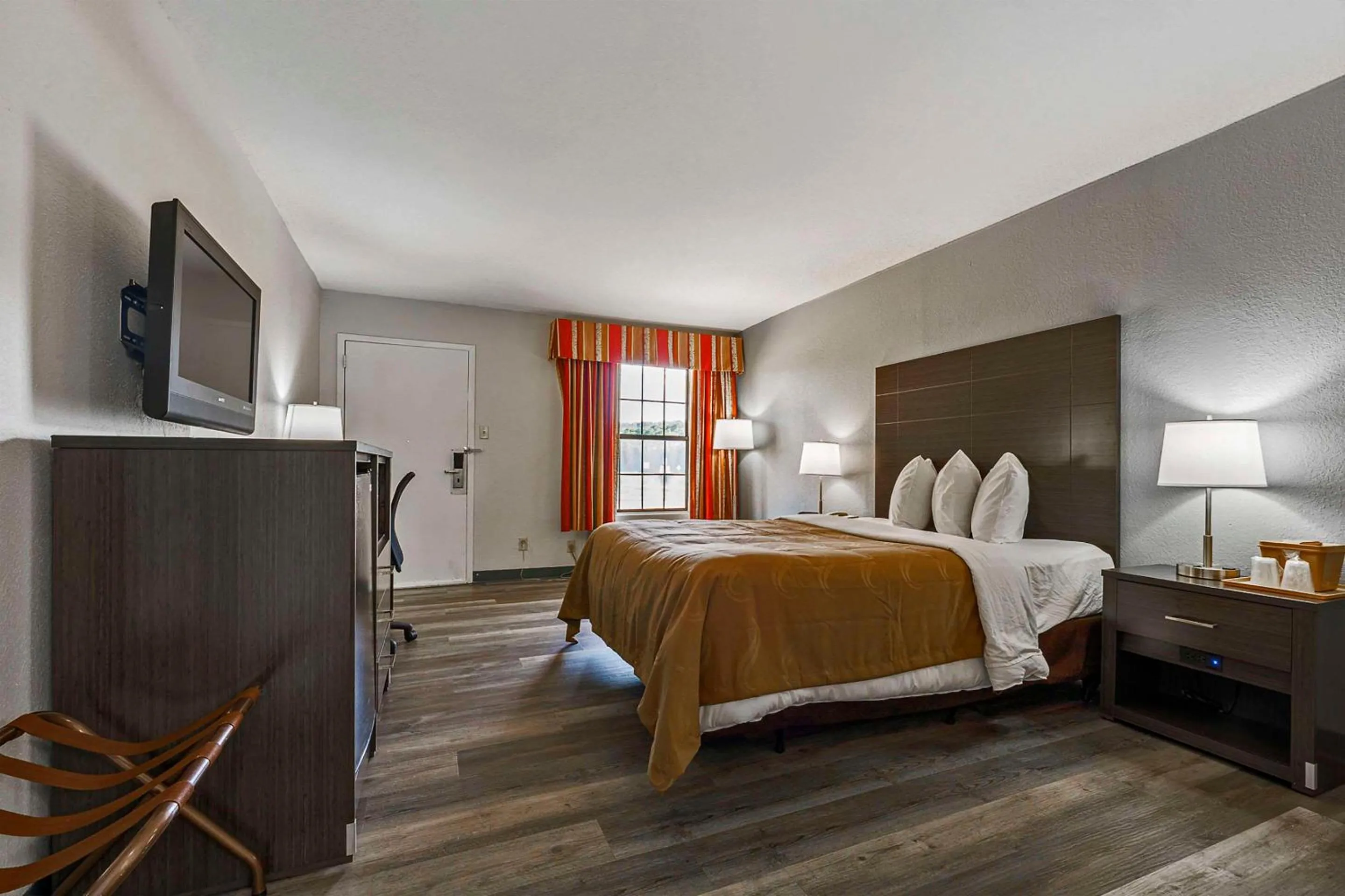 Bedroom in Quality Inn