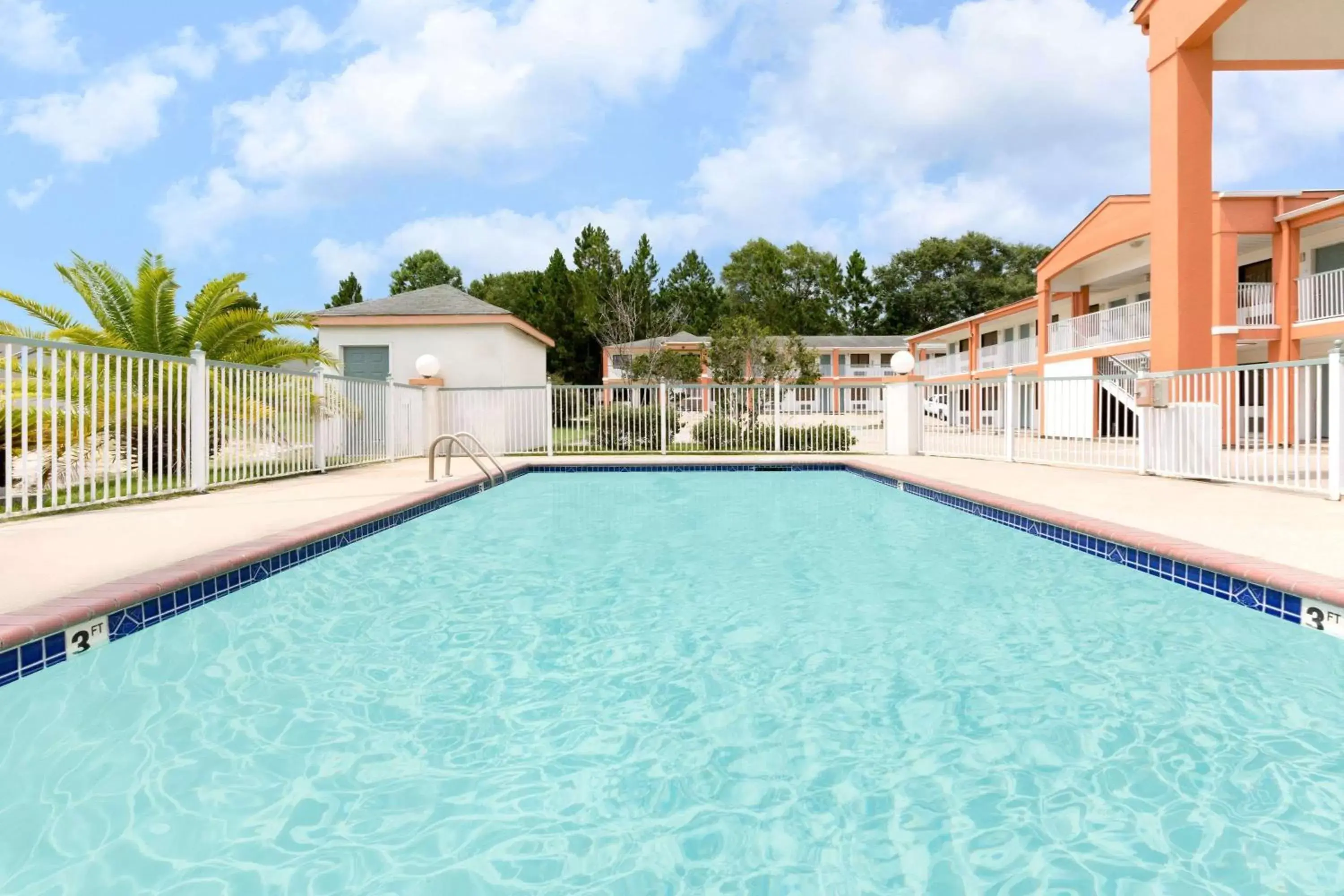 On site, Swimming Pool in Super 8 by Wyndham Ocean Springs Biloxi