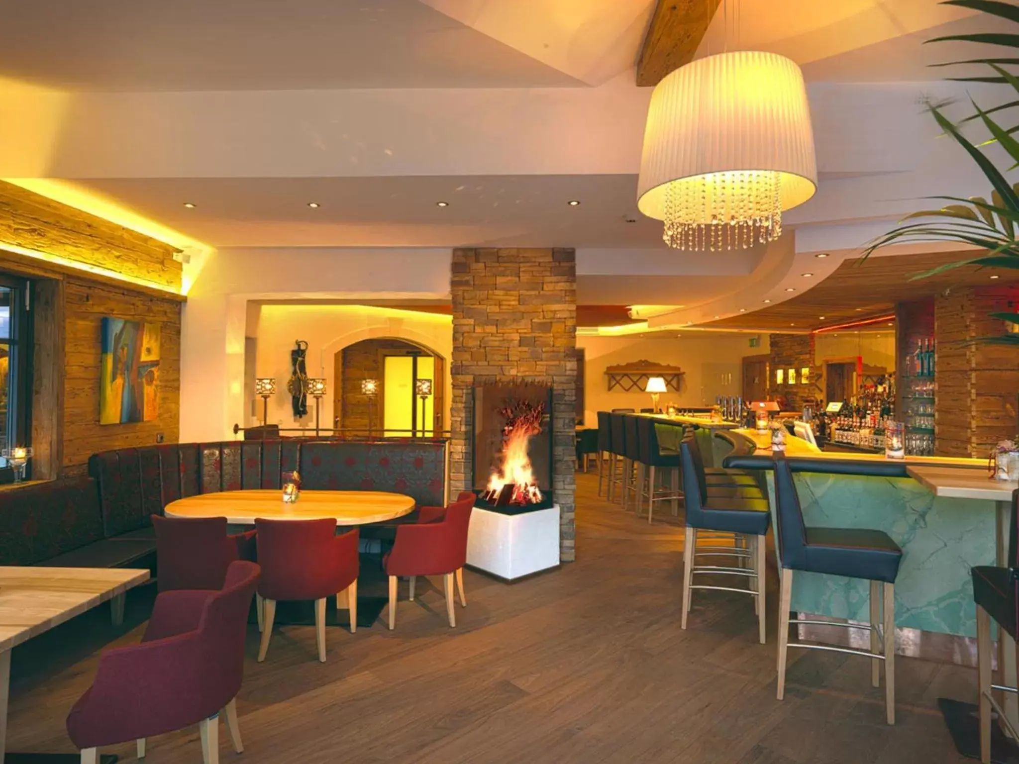 Lounge or bar, Restaurant/Places to Eat in Aktivhotel Alpendorf