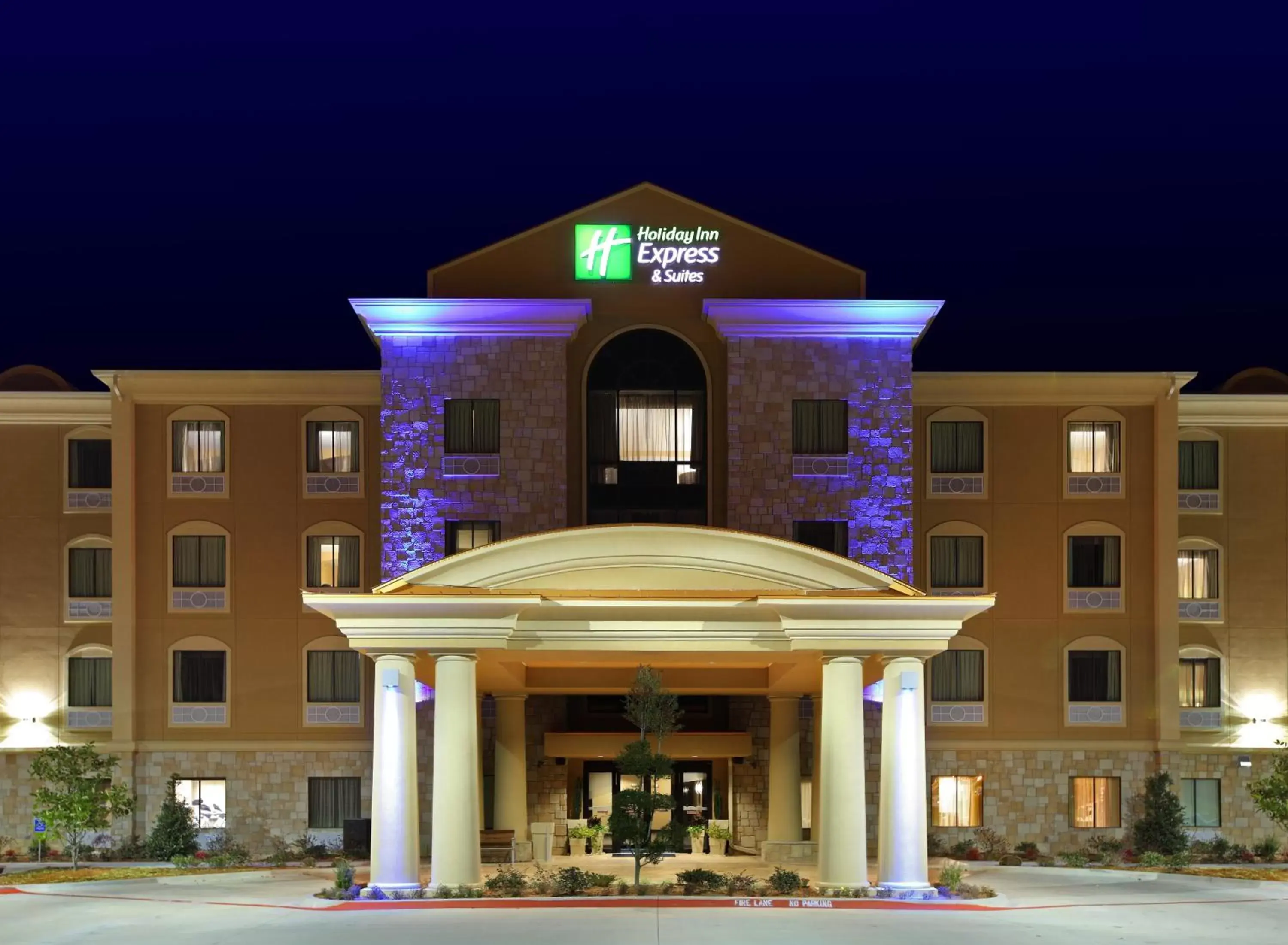Property Building in Holiday Inn Express Hotel & Suites Texarkana East, an IHG Hotel