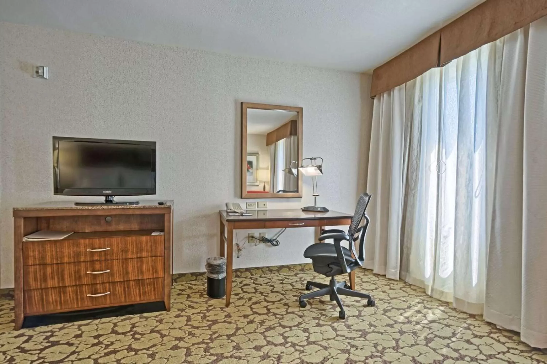 Living room in Hilton Garden Inn by Hilton Mount Laurel