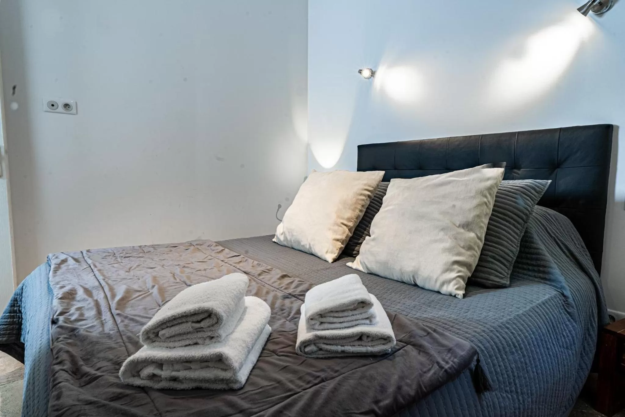 Property building, Bed in Domaine de l'Aufrene