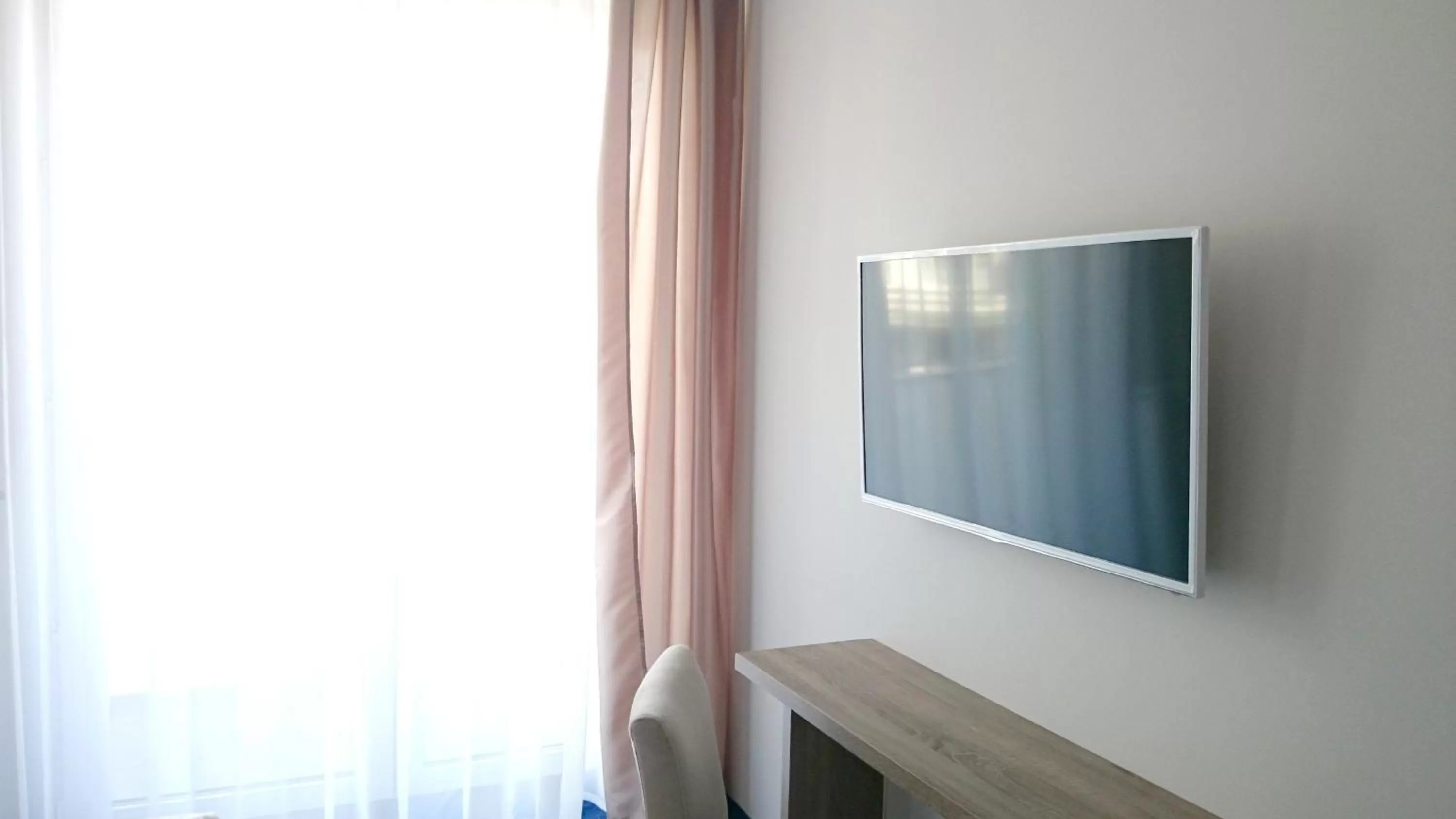 TV and multimedia in Willa Długa No 4 Bed & Breakfast - Gdynia