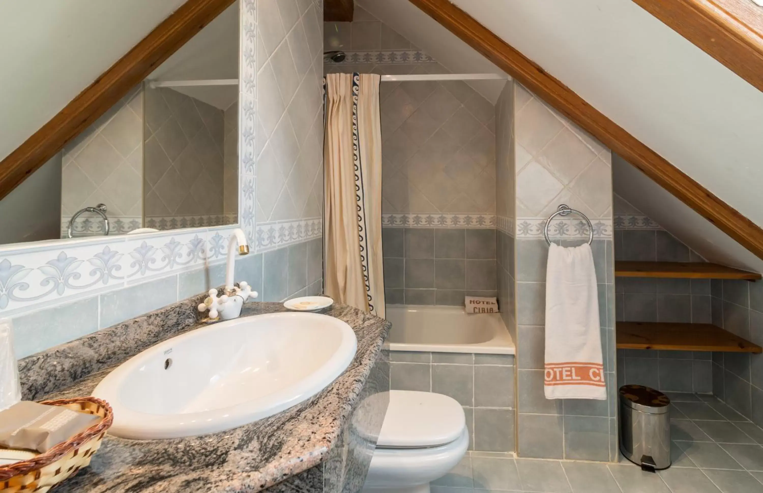Bathroom in Hotel Ciria