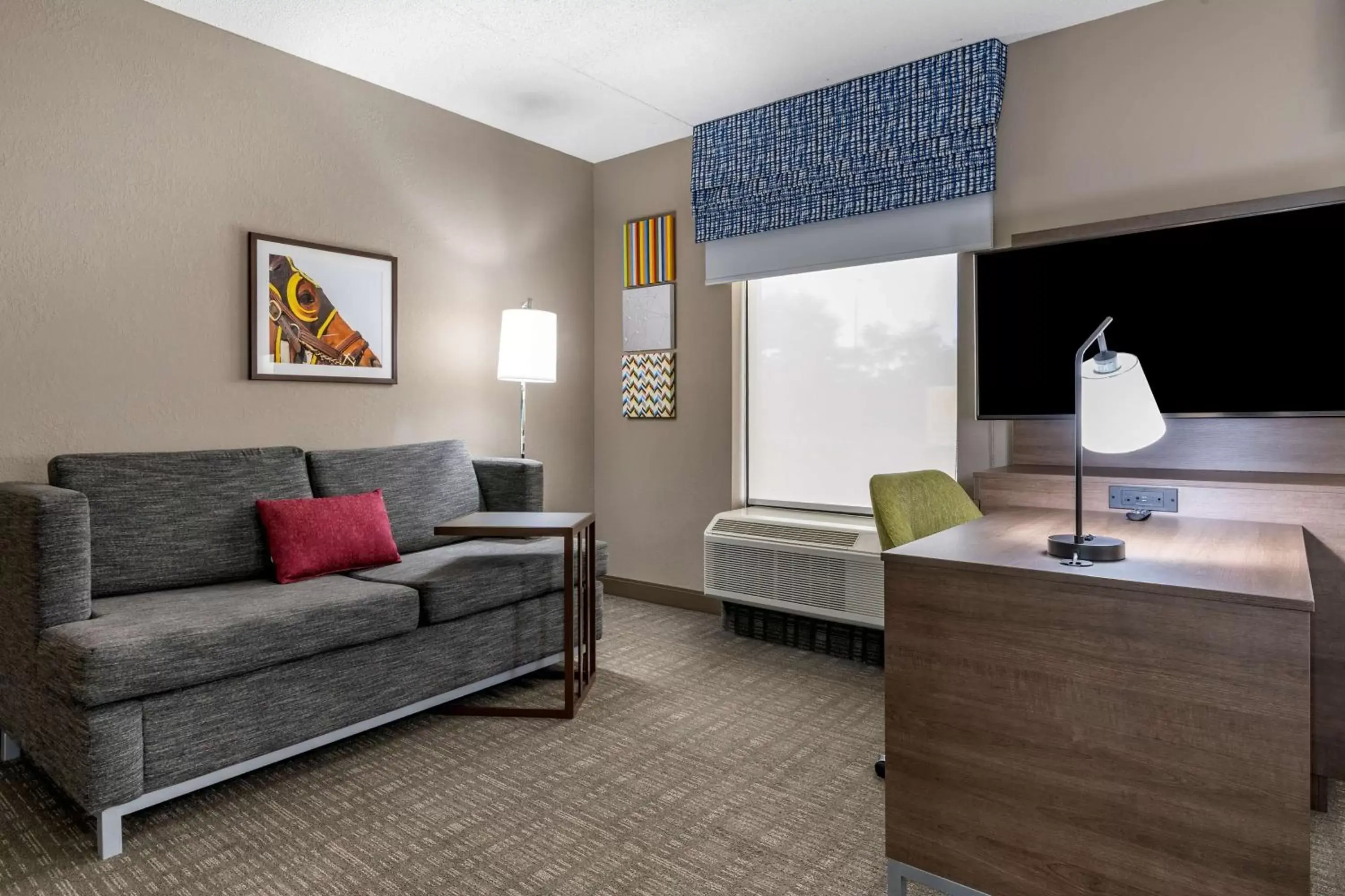 Bedroom, Seating Area in Hampton Inn & Suites Louisville East